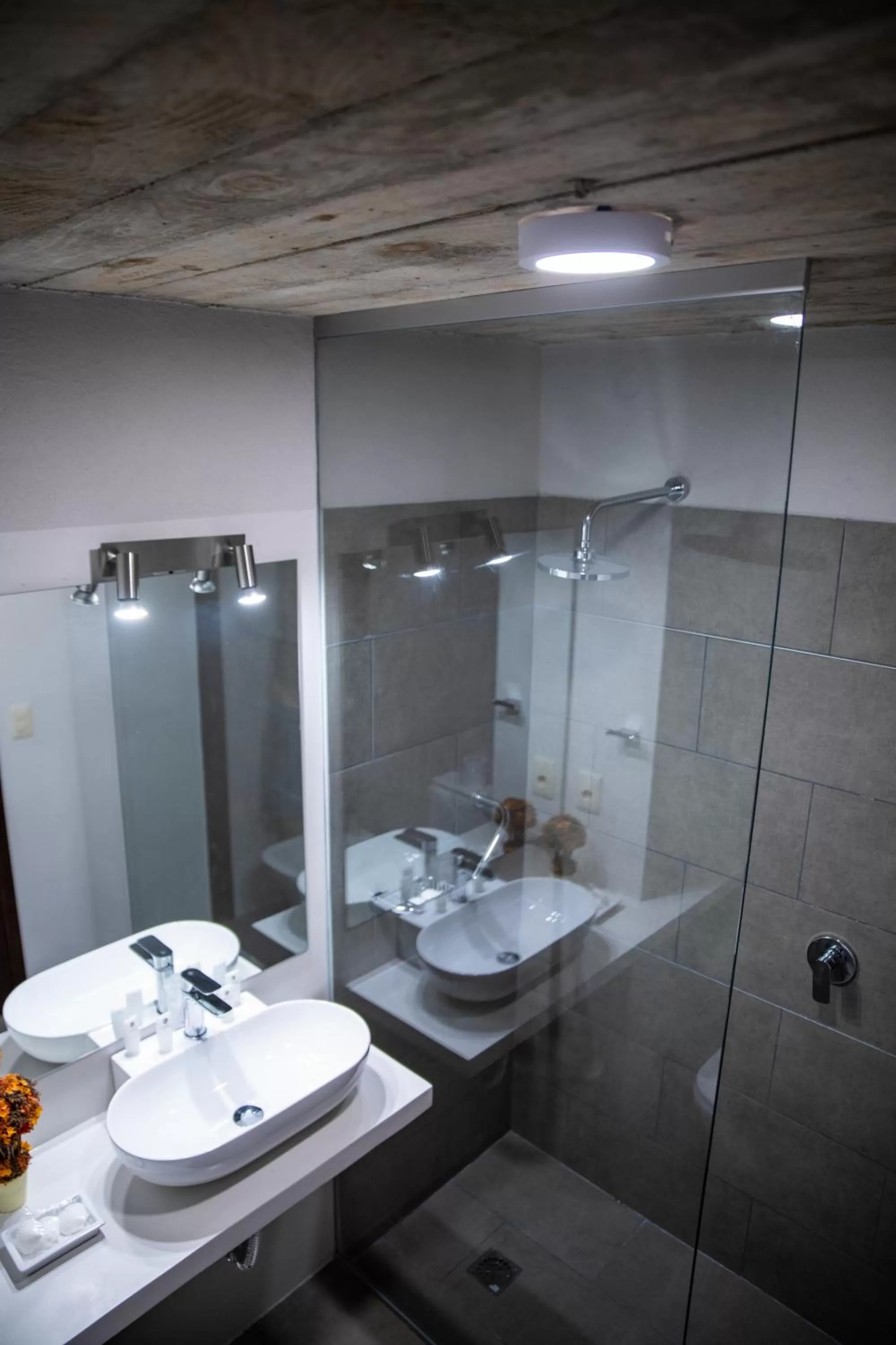 Bathroom in Cara Colomba