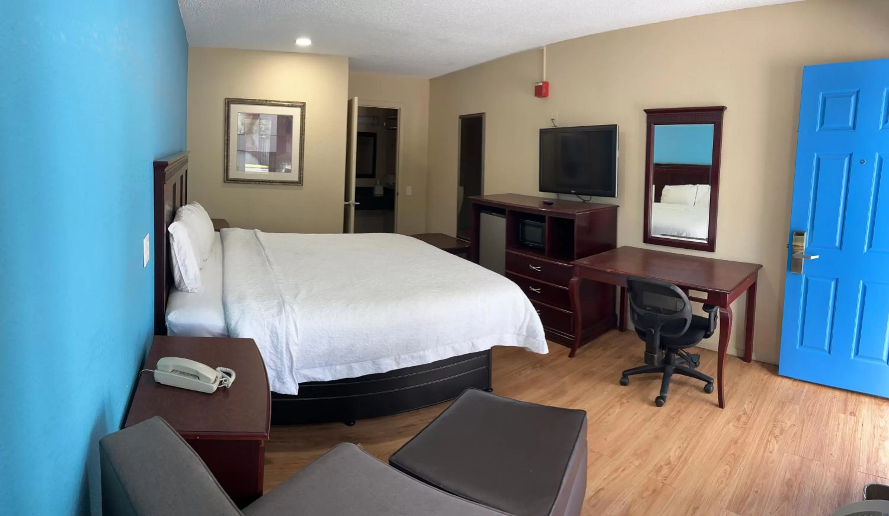 Bedroom, Bed in Super 7