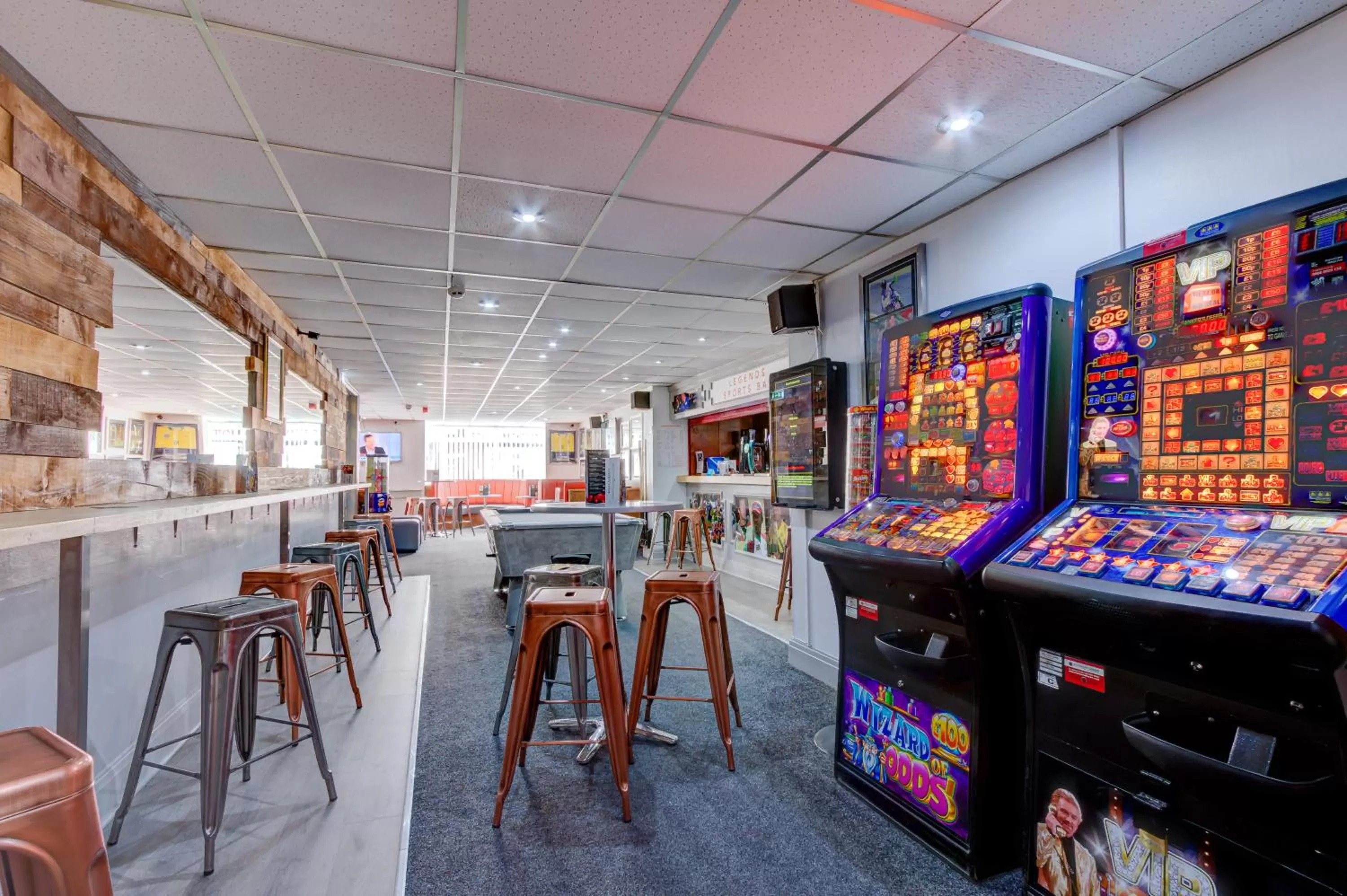 Lounge or bar in The Sandringham Court Hotel & Sports Bar-Groups Welcome here-High Speed Wi-Fi