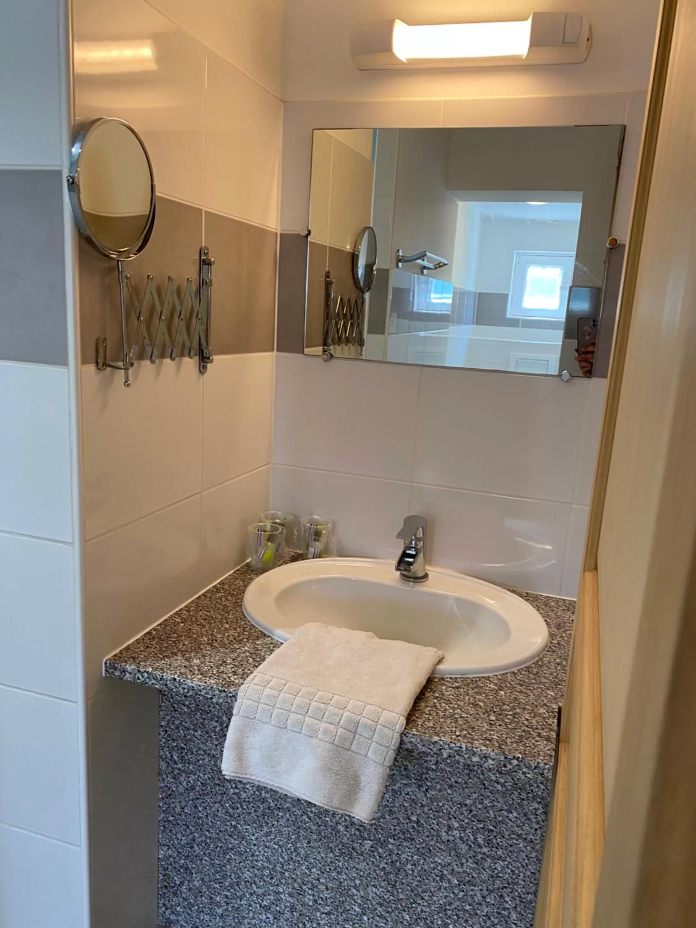 LOGIS Hôtel La Chaumière