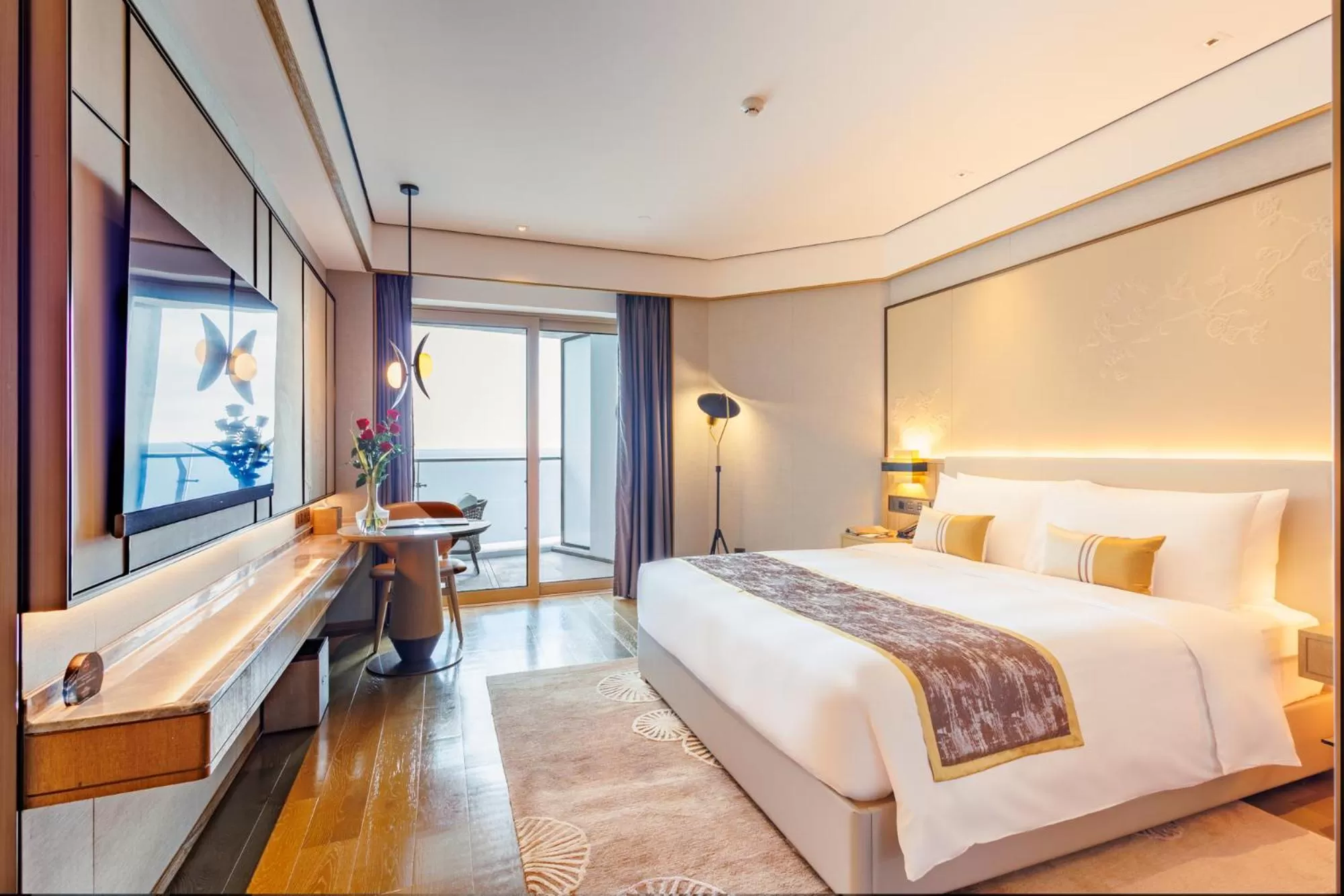 Bed in Howard Johnson Plaza by Wyndham Blue Bay Sihanoukville