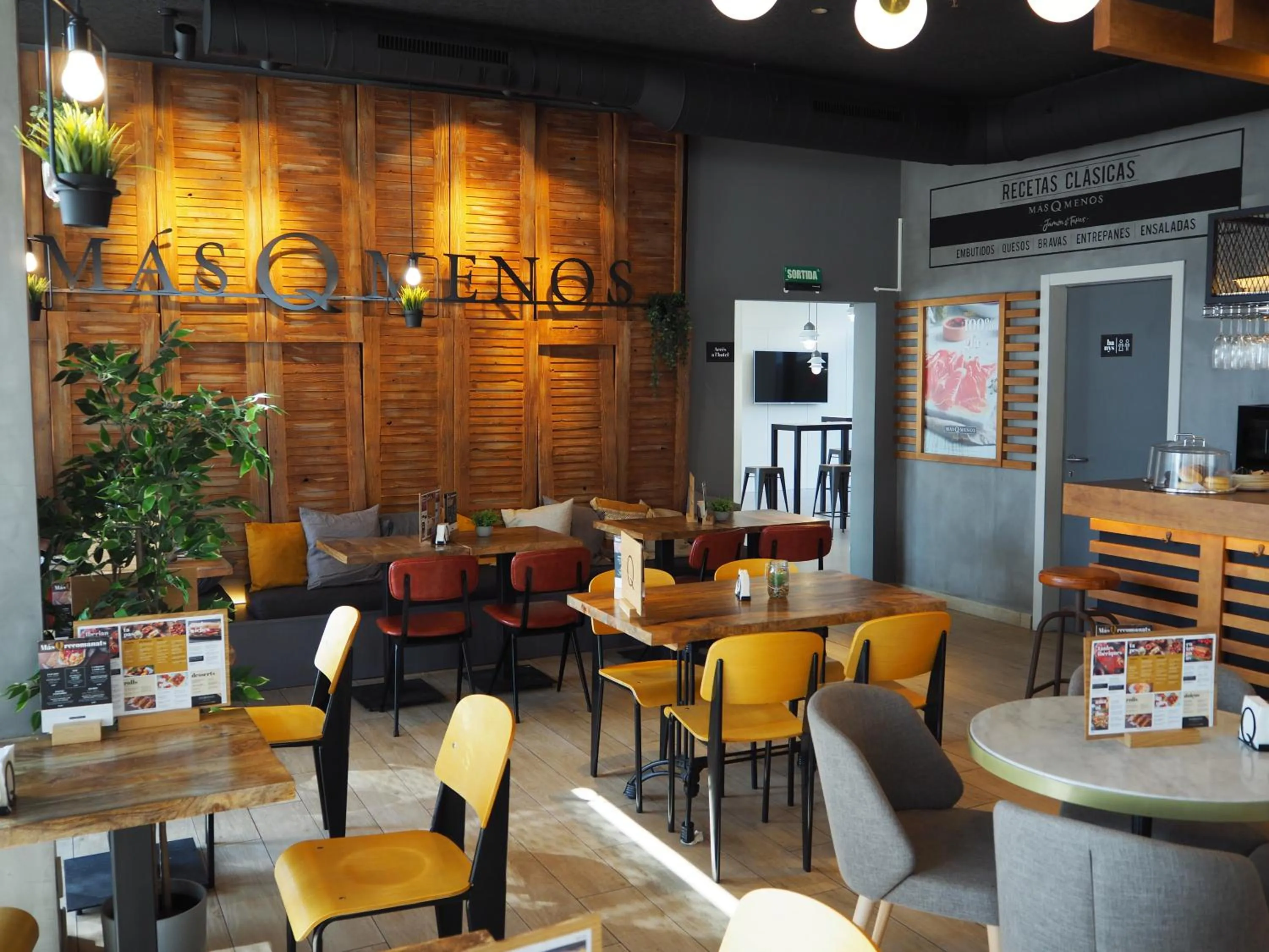 Restaurant/places to eat in easyHotel Barcelona Fira