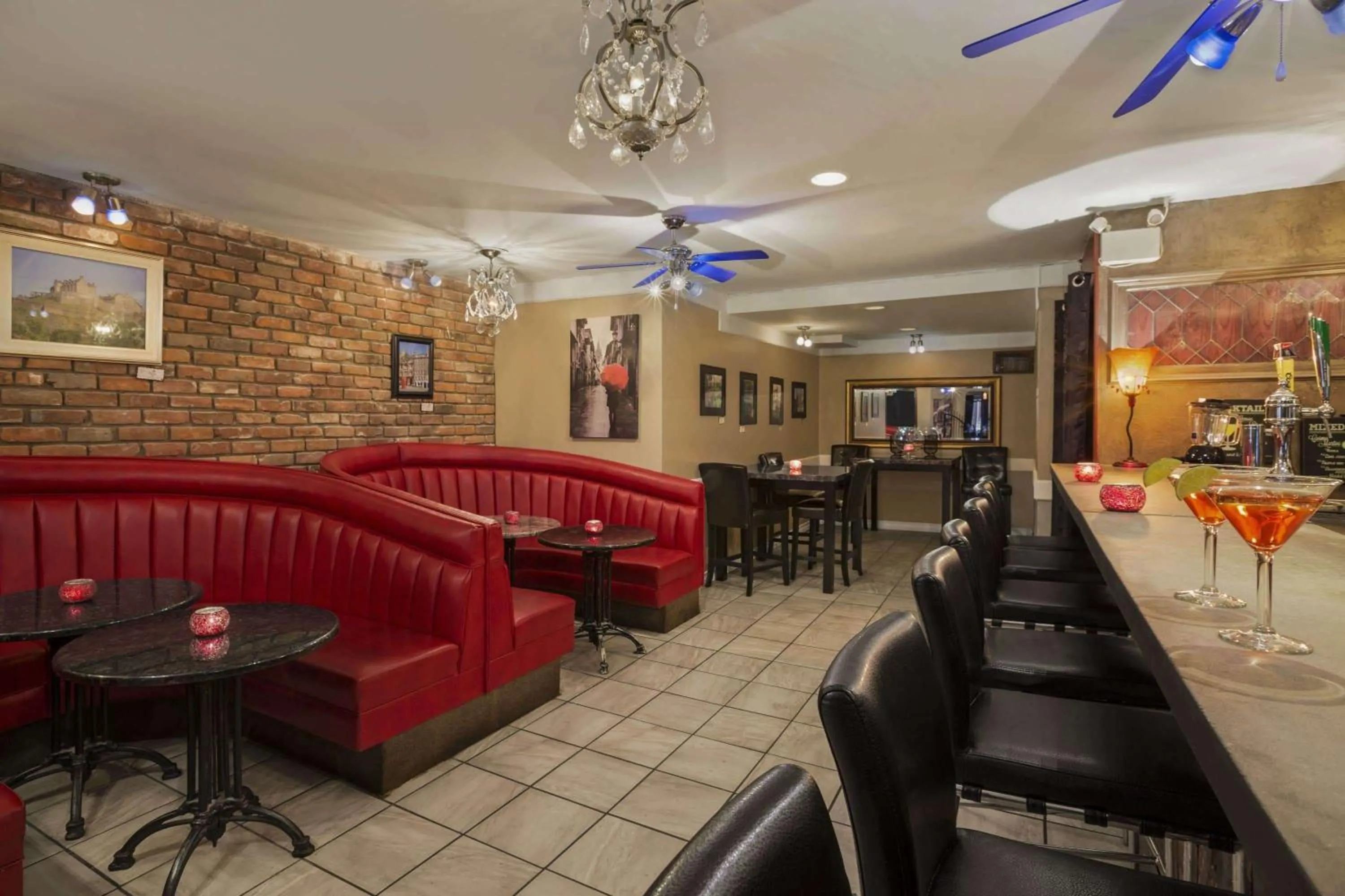 Restaurant/places to eat in South Hill Lodge