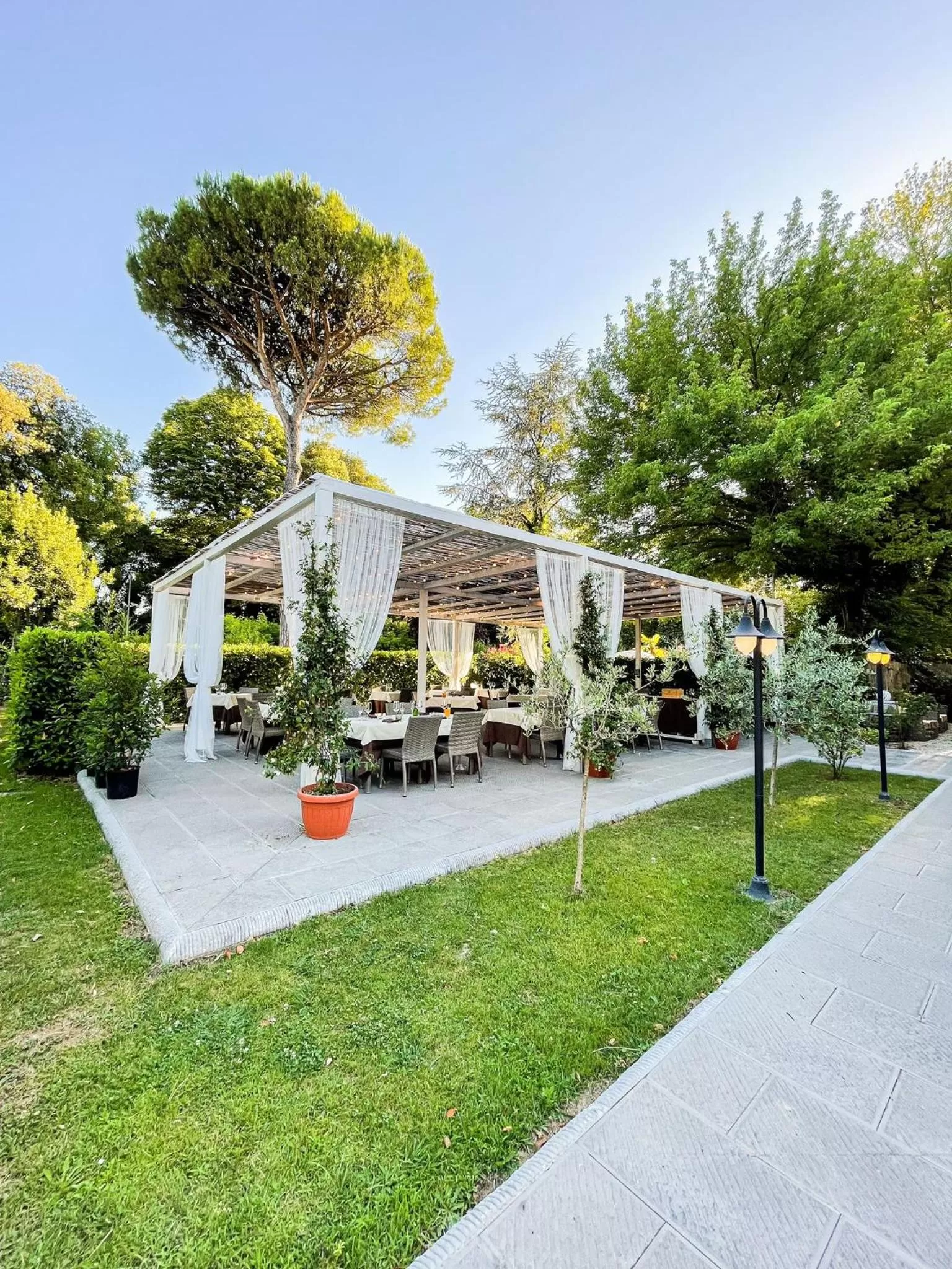 Restaurant/places to eat in Hotel Hambros - Il Parco in Villa Banchieri