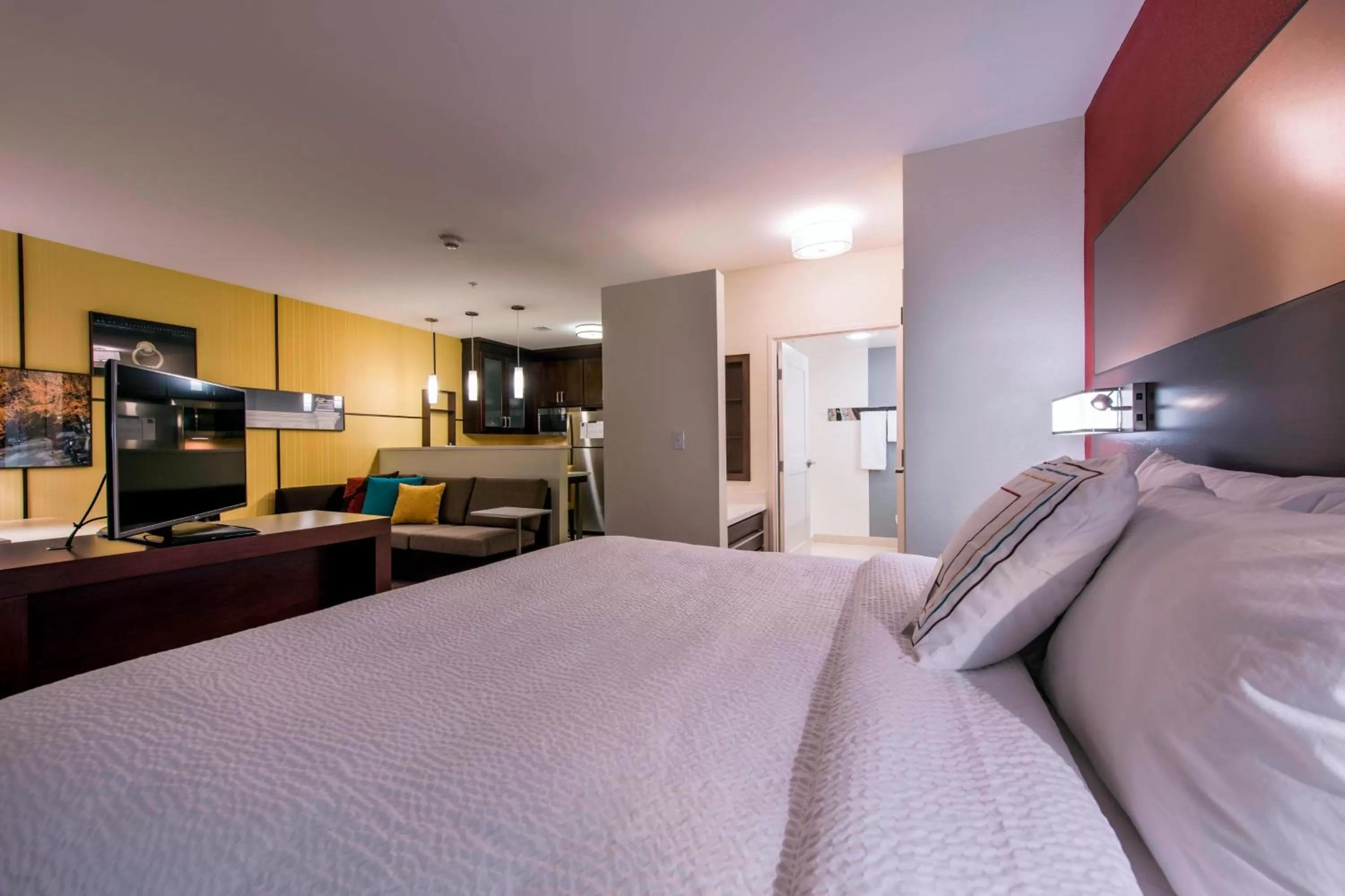 King Studio with Sofa Bed and Adapted Tub - Mobility Accessible in Residence Inn by Marriott Nashua