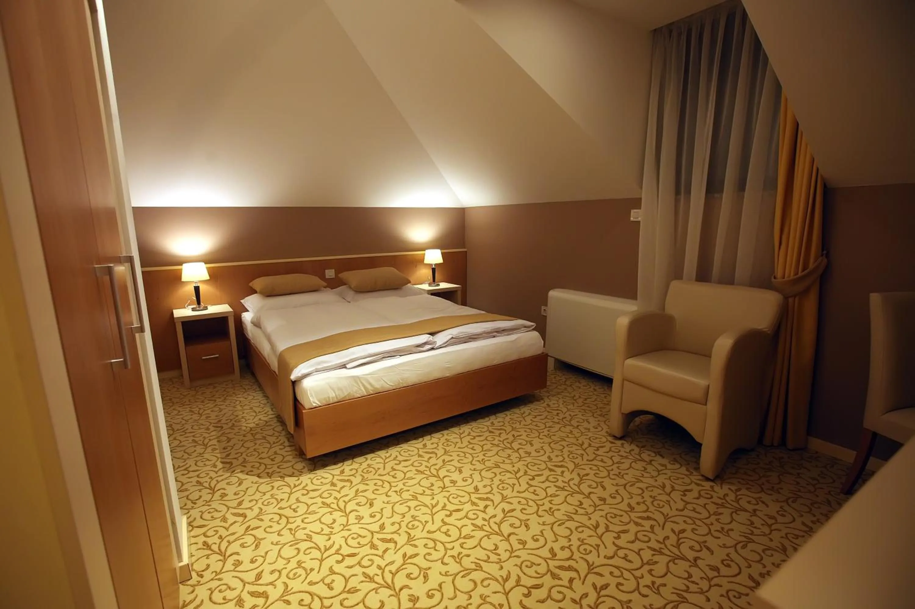 Bedroom, Bed in Hotel Gallus