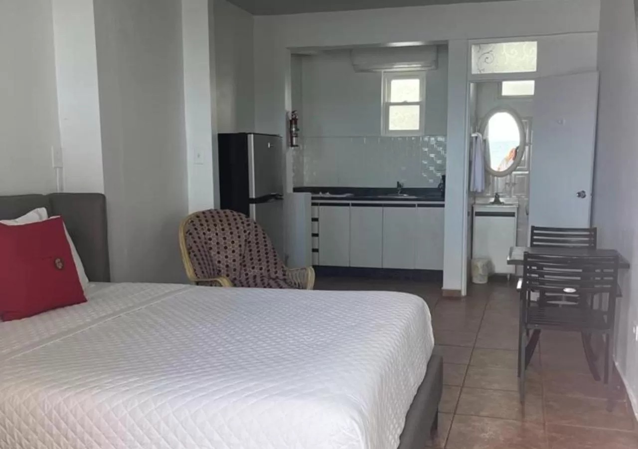 Deluxe Queen Room in Bella Surf Inn