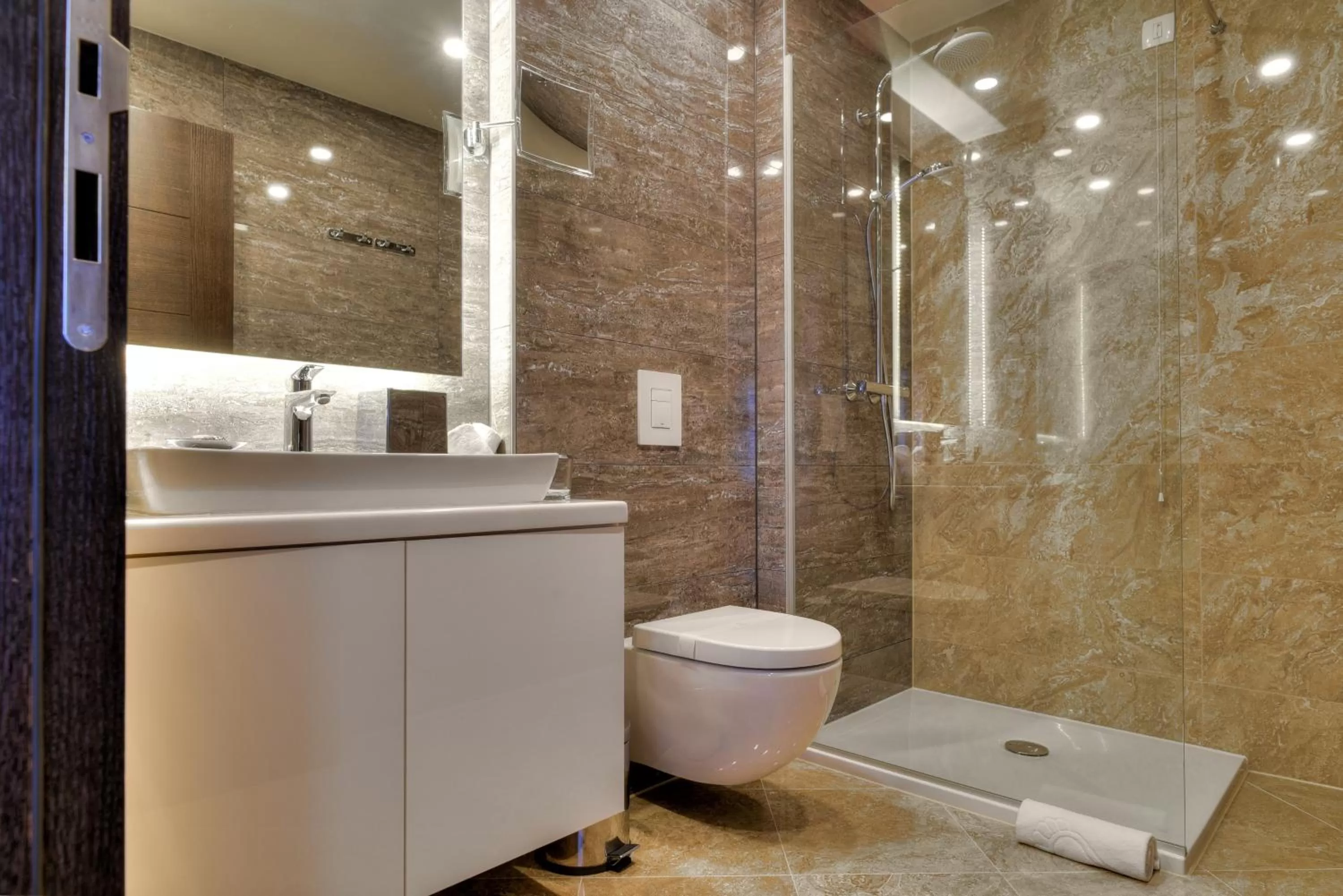 Toilet in Malak Regency Hotel