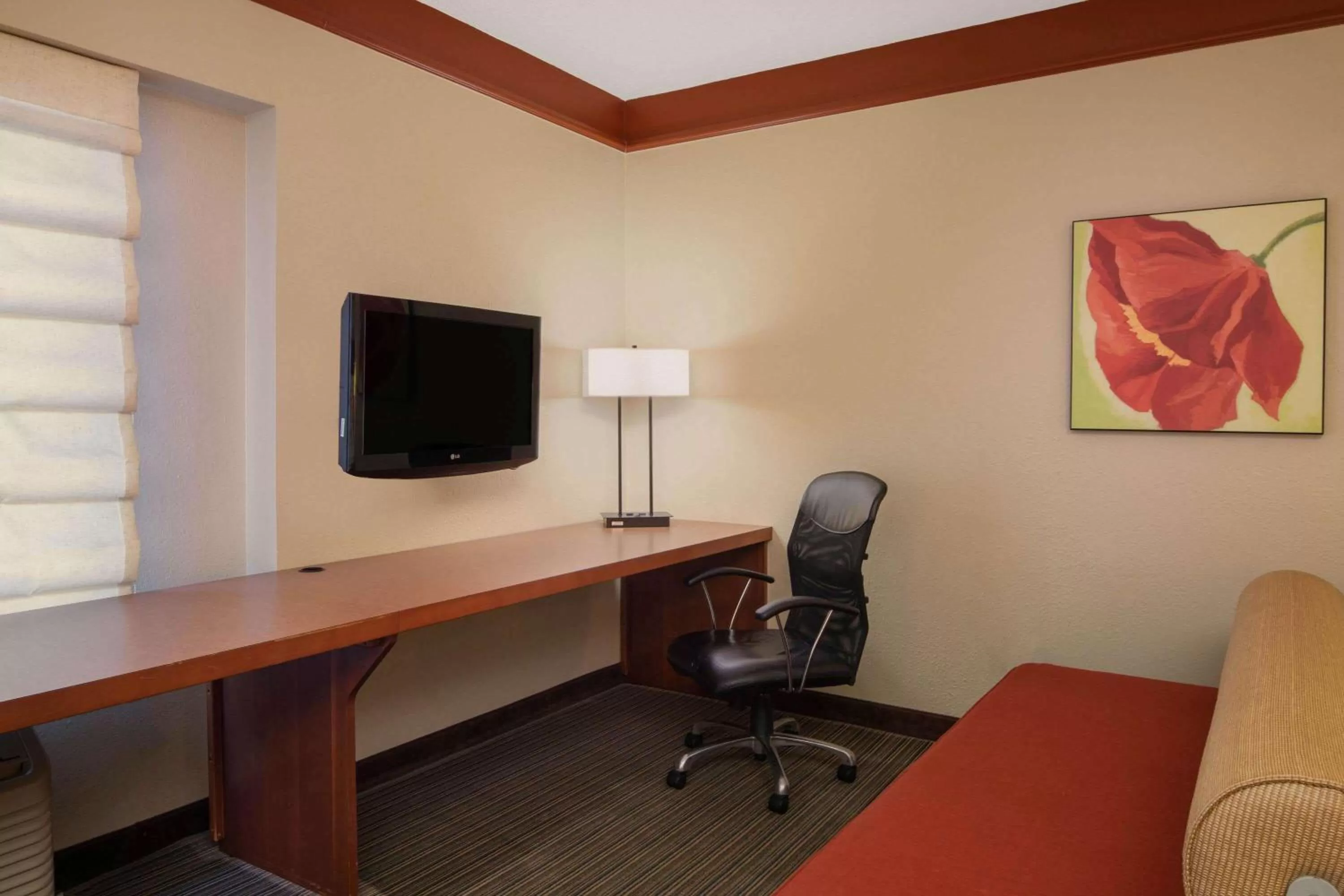 Photo of the whole room in La Quinta by Wyndham Atlanta Ballpark/Galleria