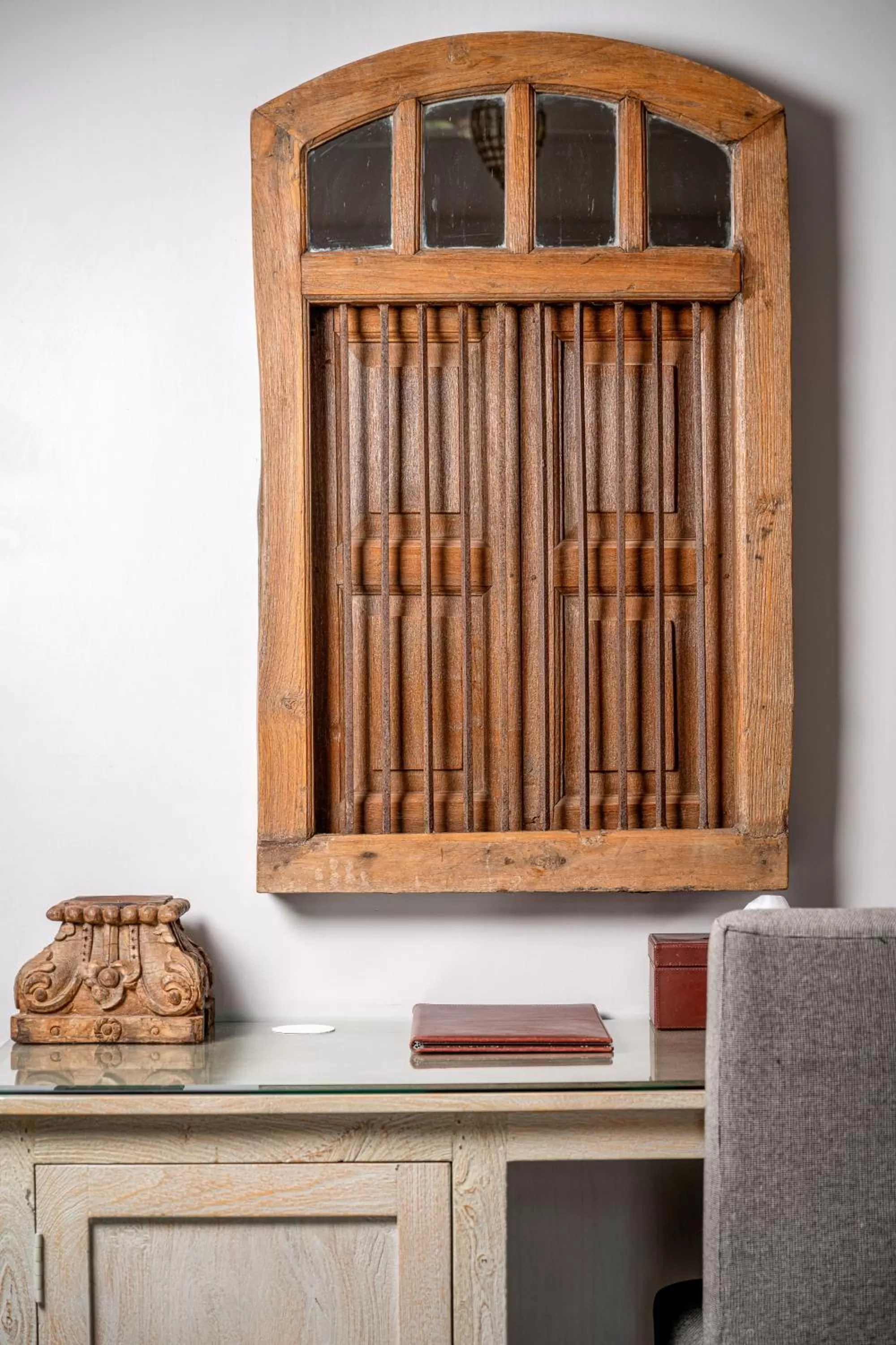 Decorative detail in The Almond Tree