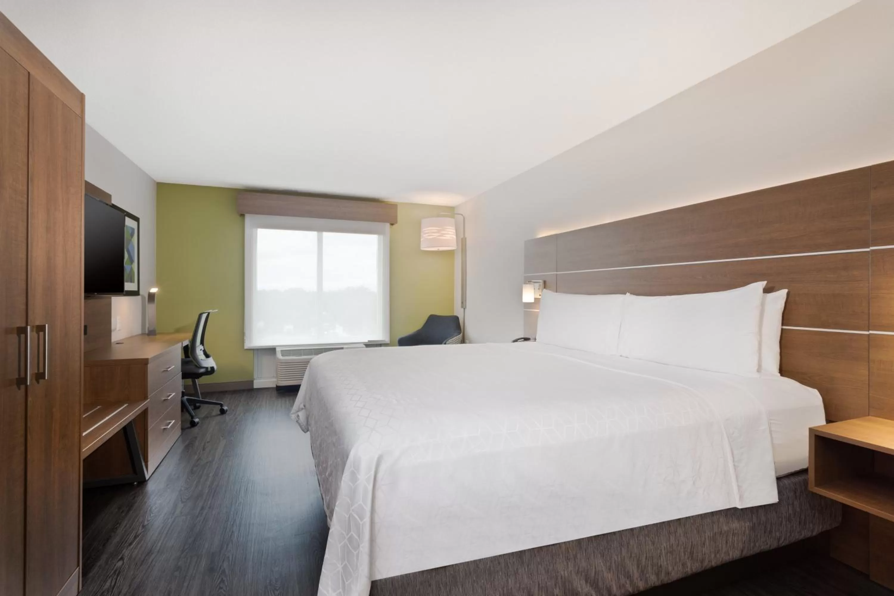 Photo of the whole room, Bed in Holiday Inn Express Hotel & Suites Largo-Clearwater by IHG