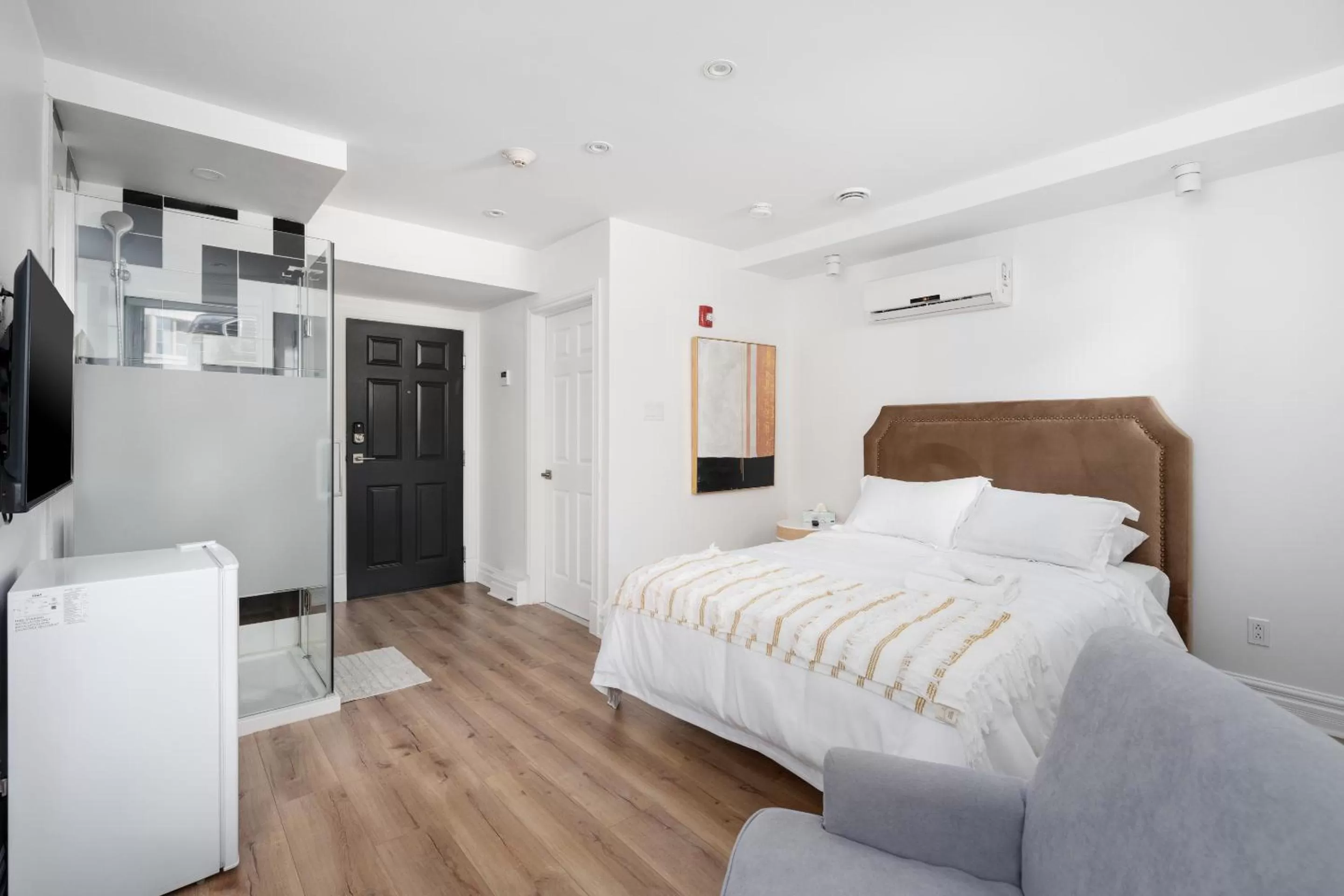 Bed in Le Penfield Par Nomade MTL