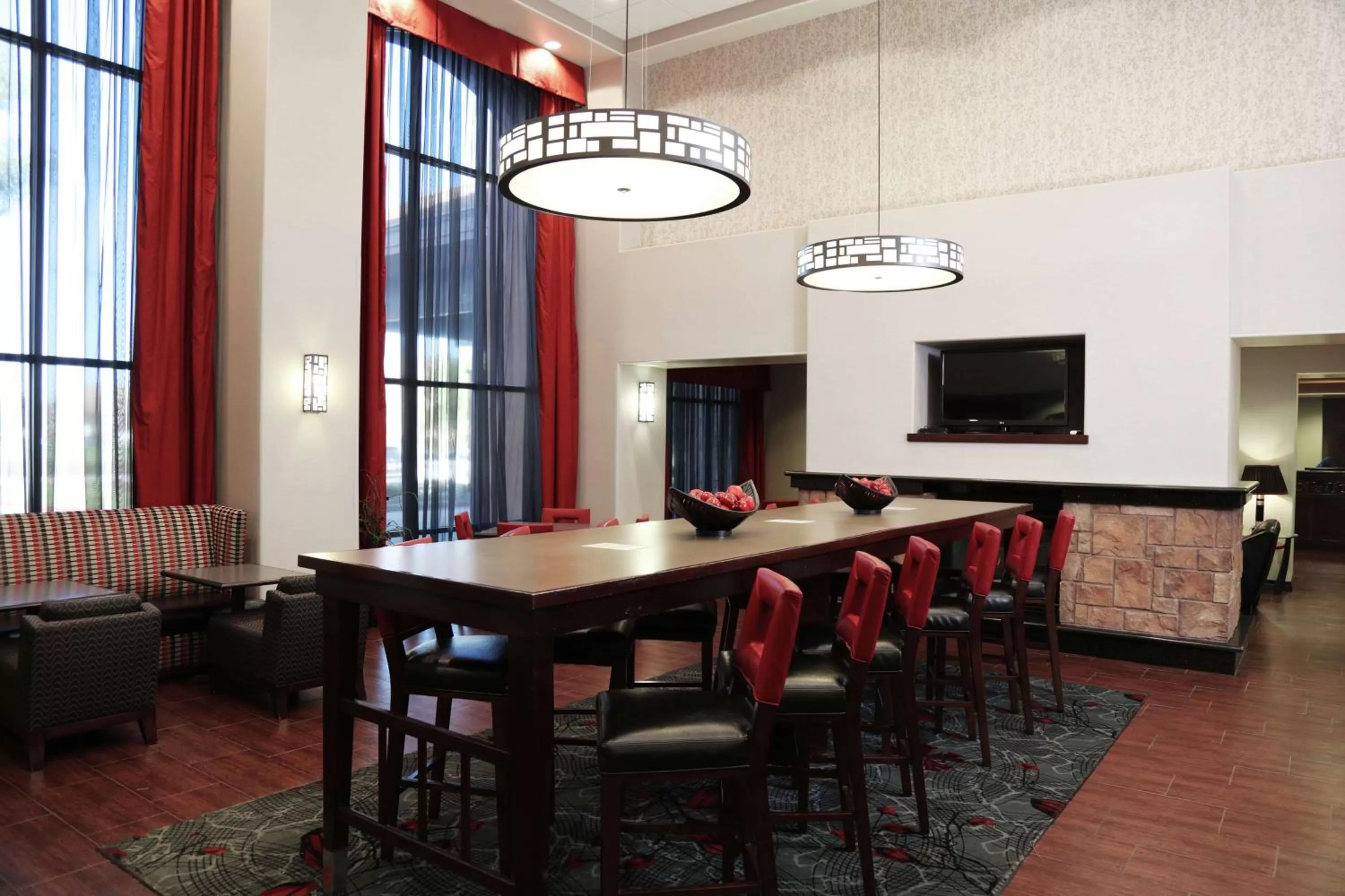 Dining area in Hampton Inn & Suites Temecula