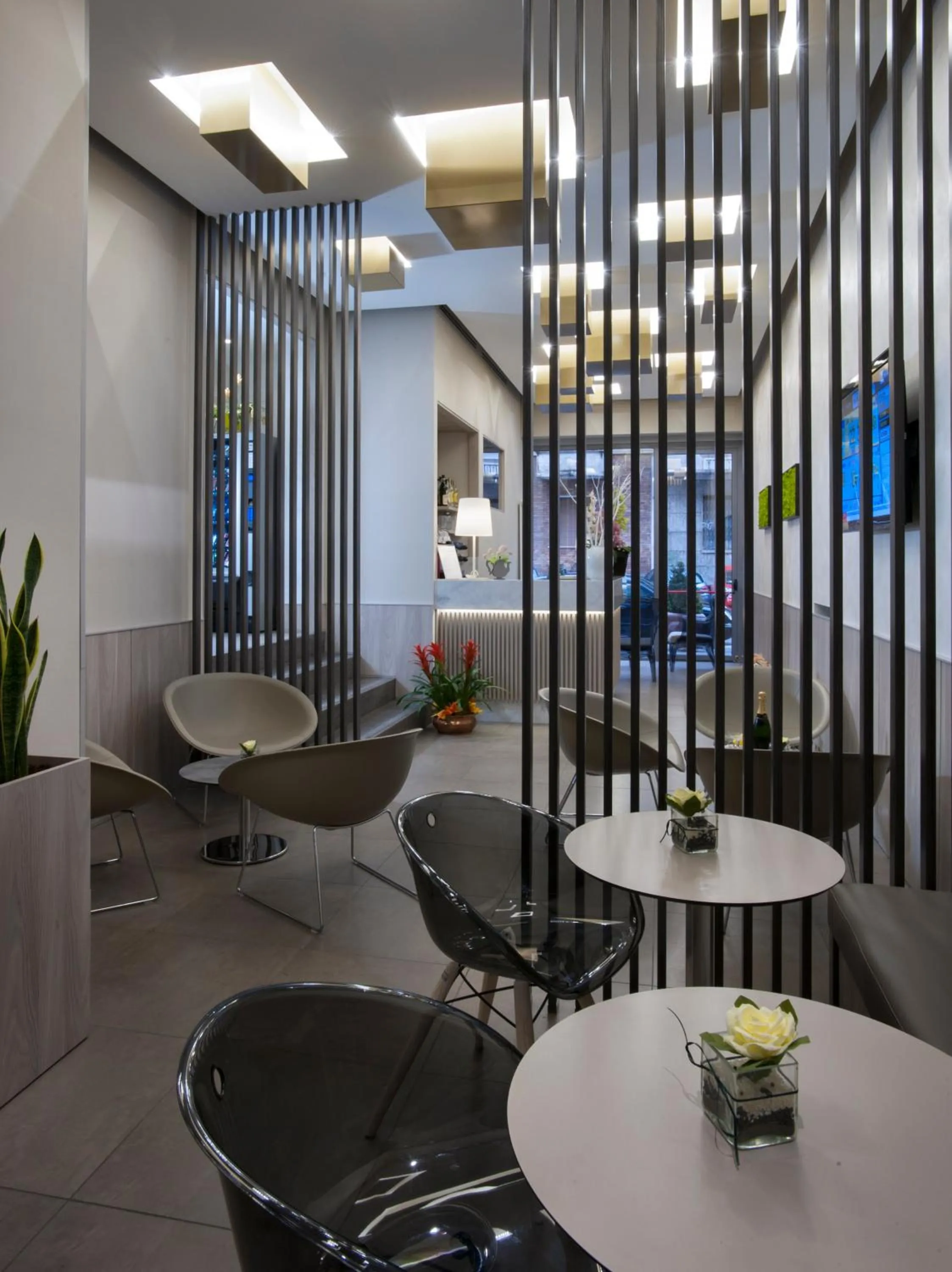 Restaurant/places to eat in Hotel Gamma