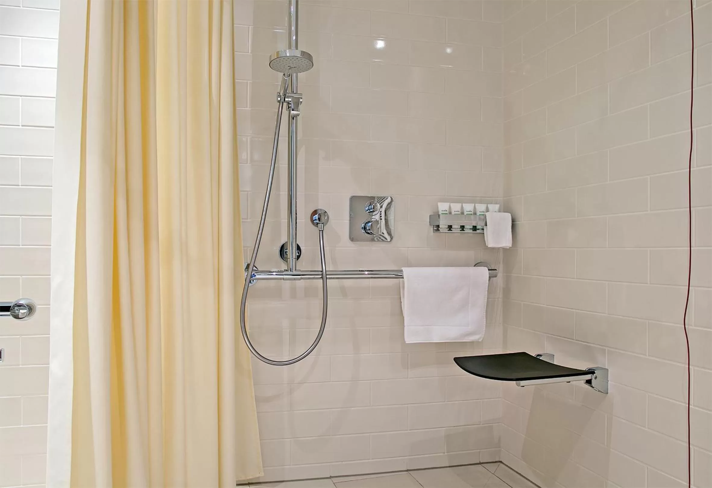 Shower in Dorint Parkhotel Meißen