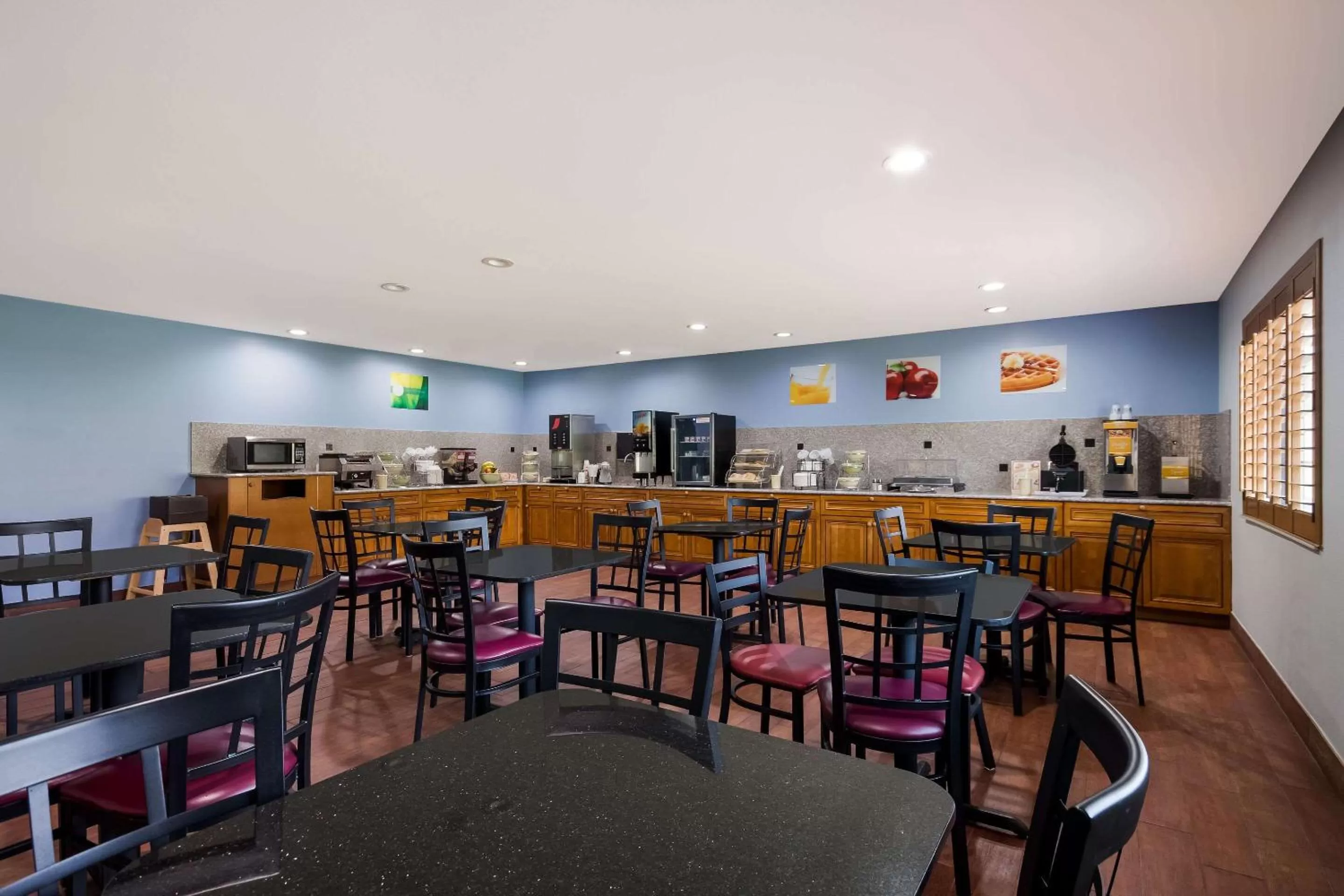 Breakfast in Quality Inn & Suites Oklahoma City North