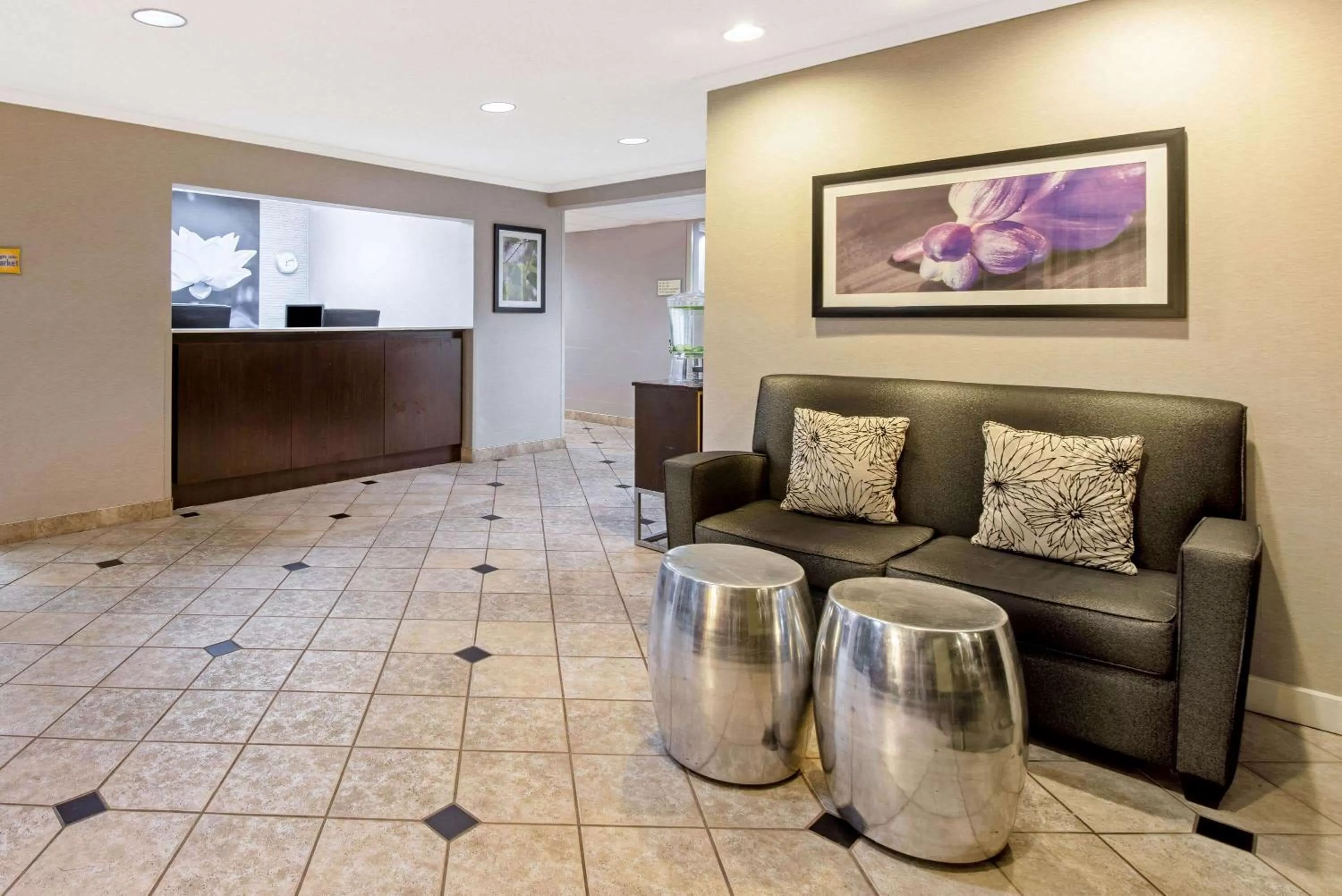 Lobby or reception in La Quinta by Wyndham Harrisburg Airport Hershey