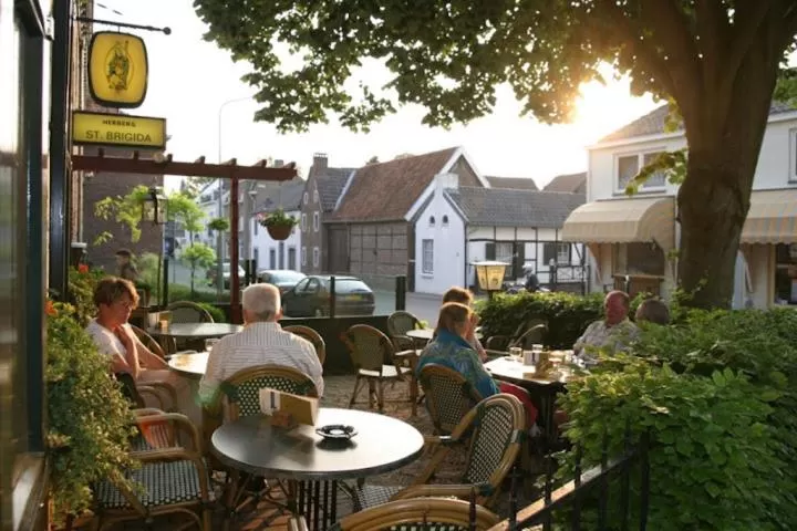 People, Restaurant/Places to Eat in Herberg St. Brigida