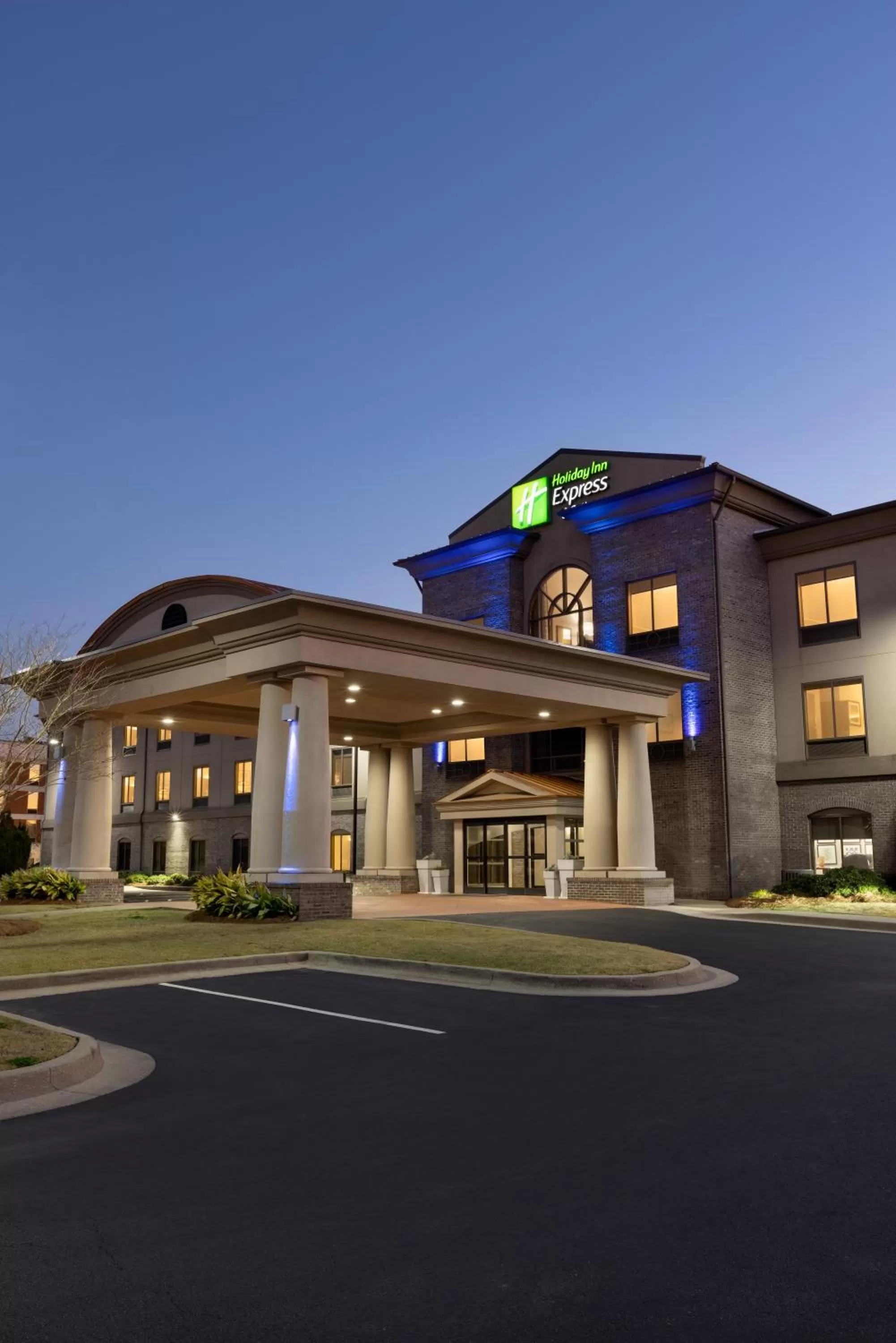 Holiday Inn Express Hotel & Suites Opelika Auburn by IHG