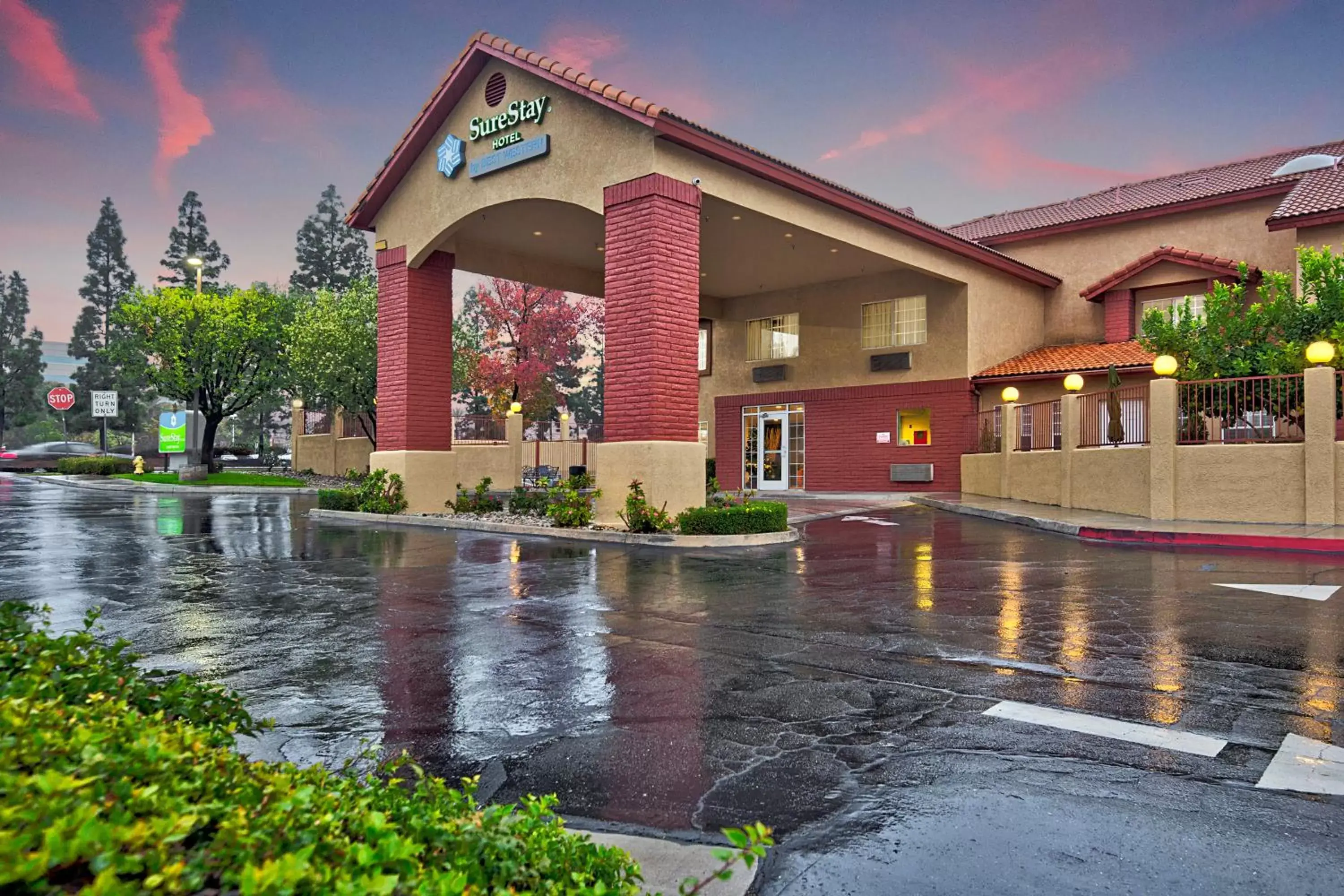 Facade/entrance, Property Building in SureStay Hotel by Best Western Fontana Facade/entrance, Property Building in SureStay Hotel by Best Western Fontana