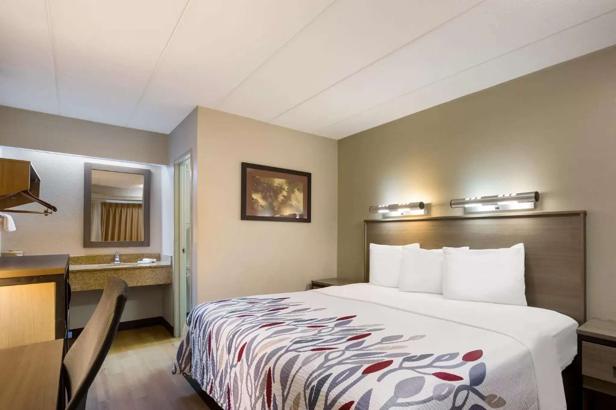 Deluxe King Room Smoke Free in Red Roof Inn Wilkes-Barre Arena Deluxe King Room Smoke Free in Red Roof Inn Wilkes-Barre Arena