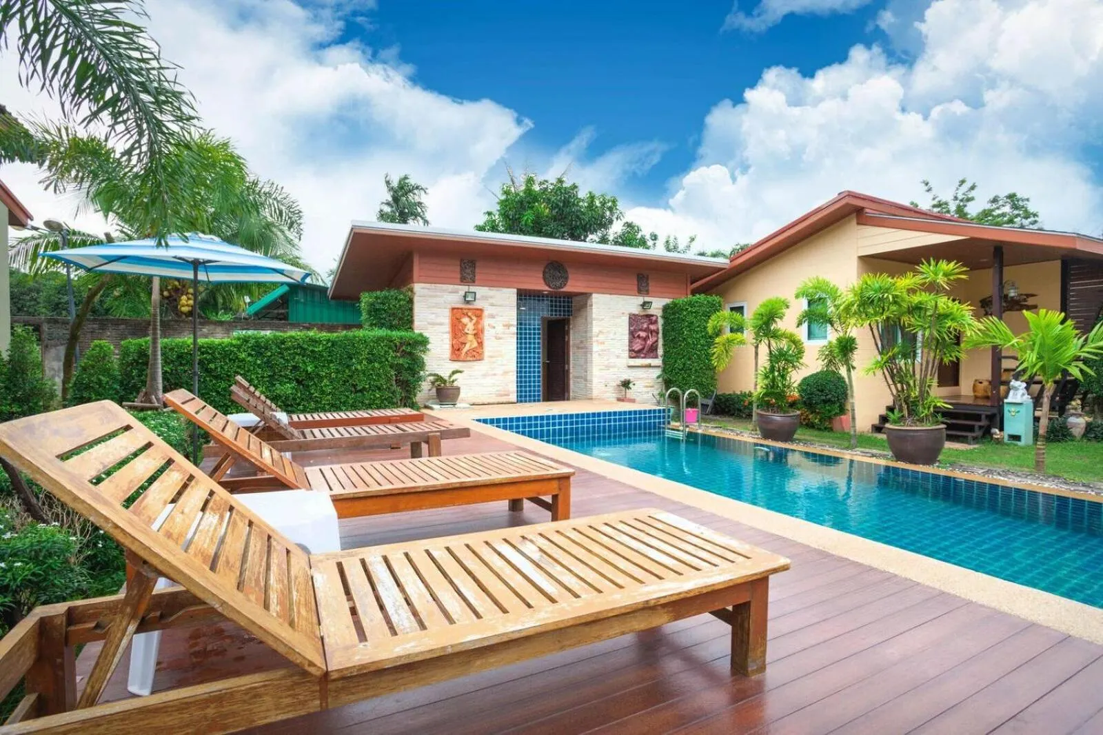 Swimming pool in Siray Green Resort