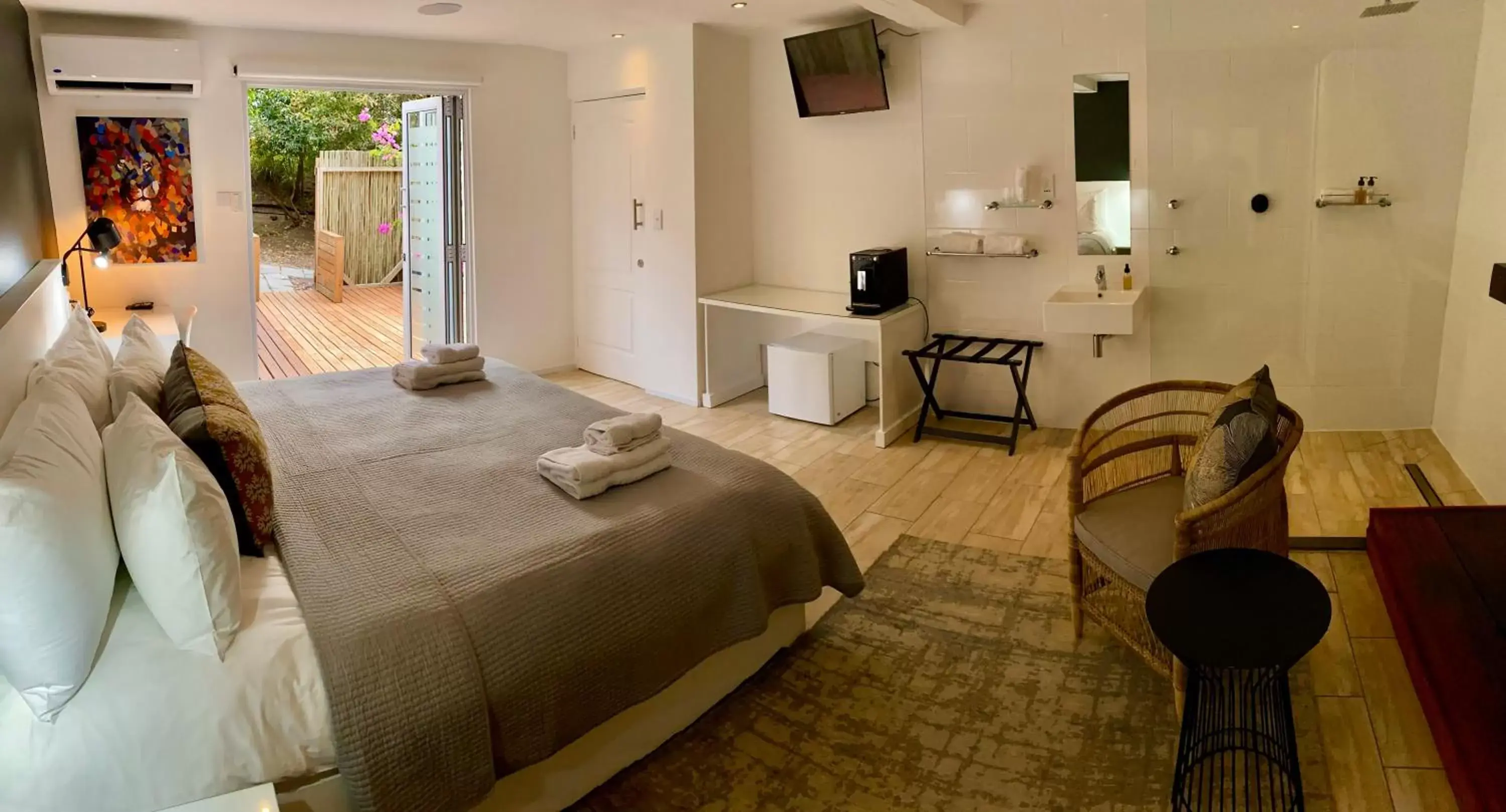 Large Double Room in Vida Nova Retreat Large Double Room in Vida Nova Retreat