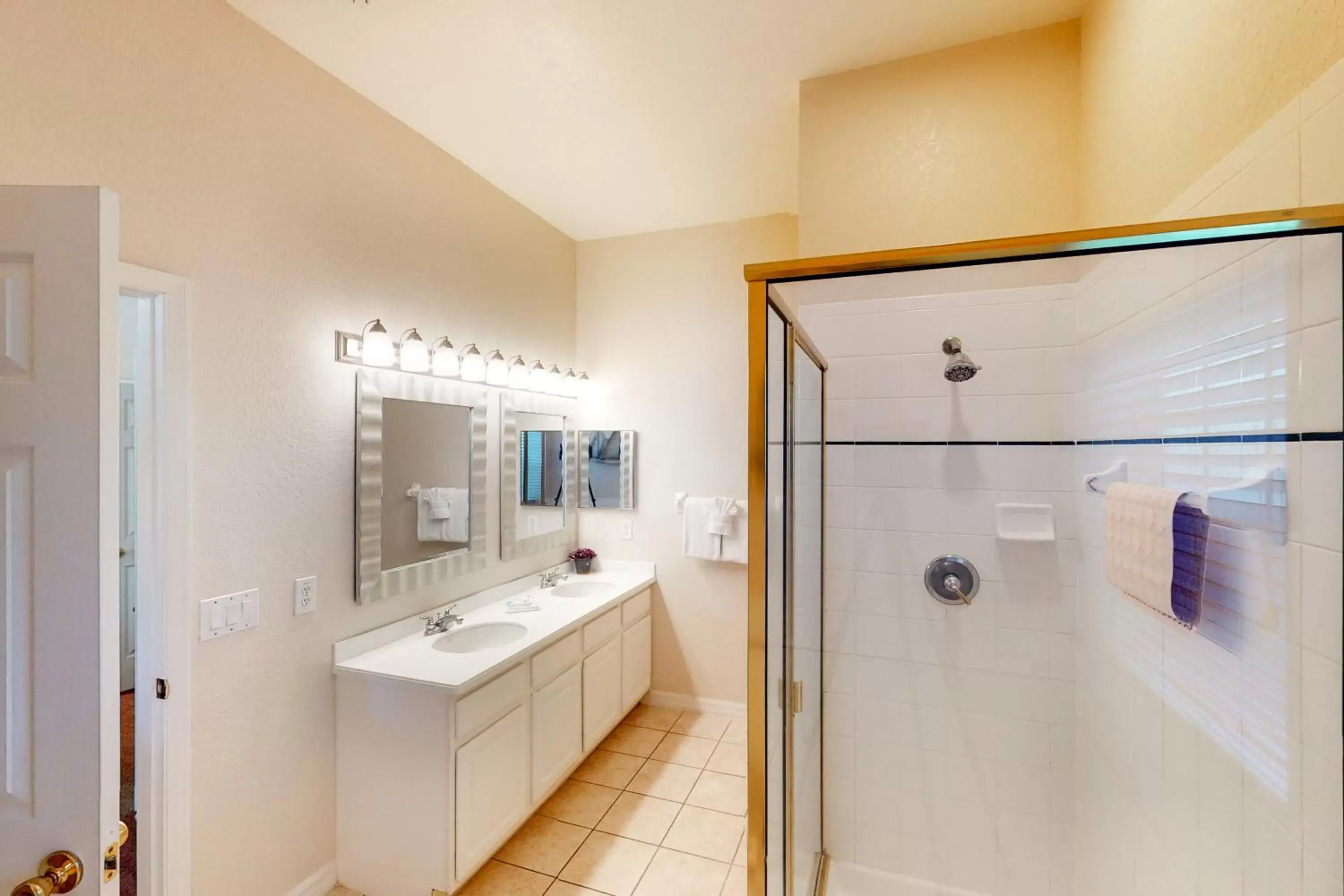 Two-Bedroom Apartment in Bahama Bay Resort - Near Disney Two-Bedroom Apartment in Bahama Bay Resort - Near Disney