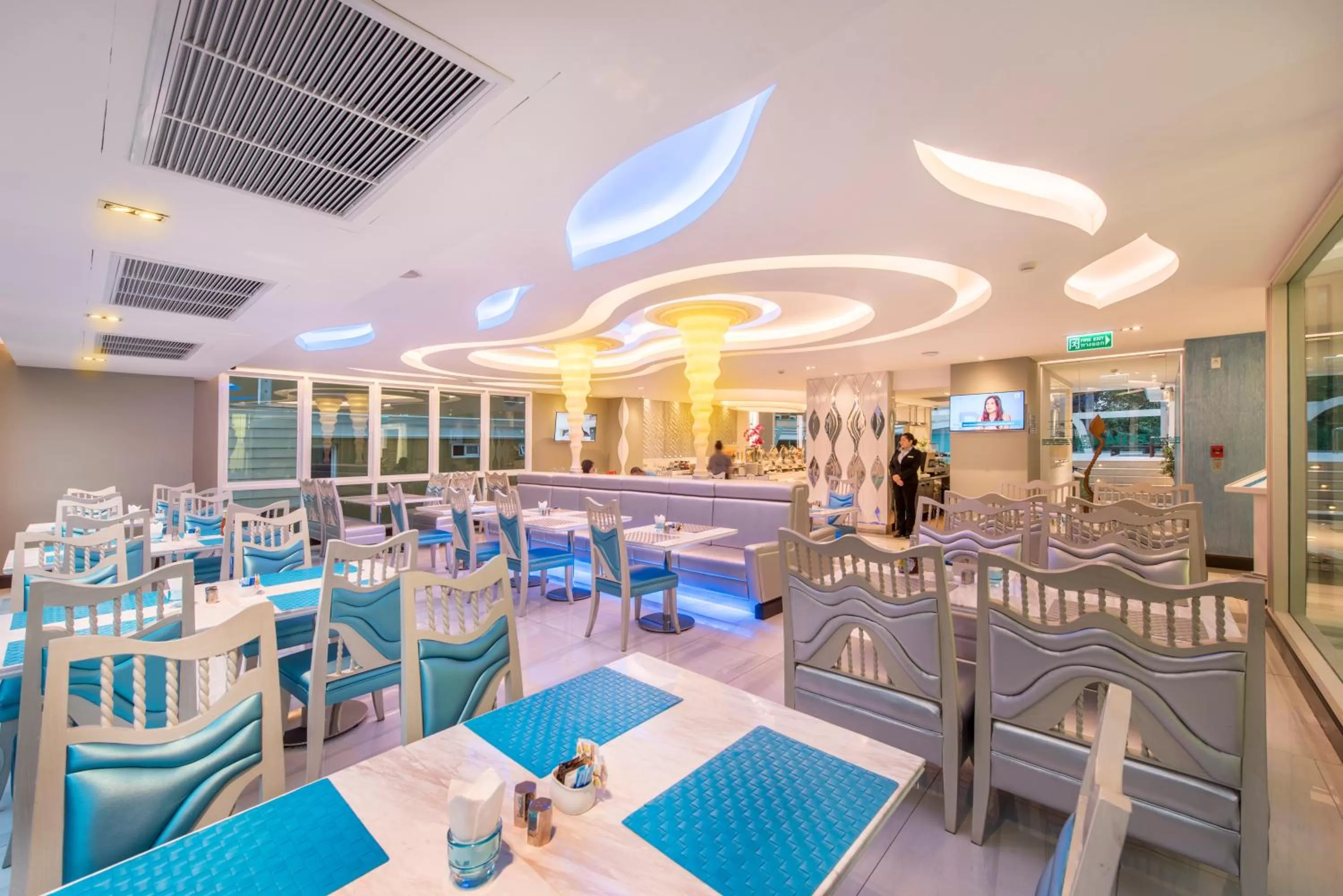 Restaurant/places to eat in Le Tada Parkview Hotel