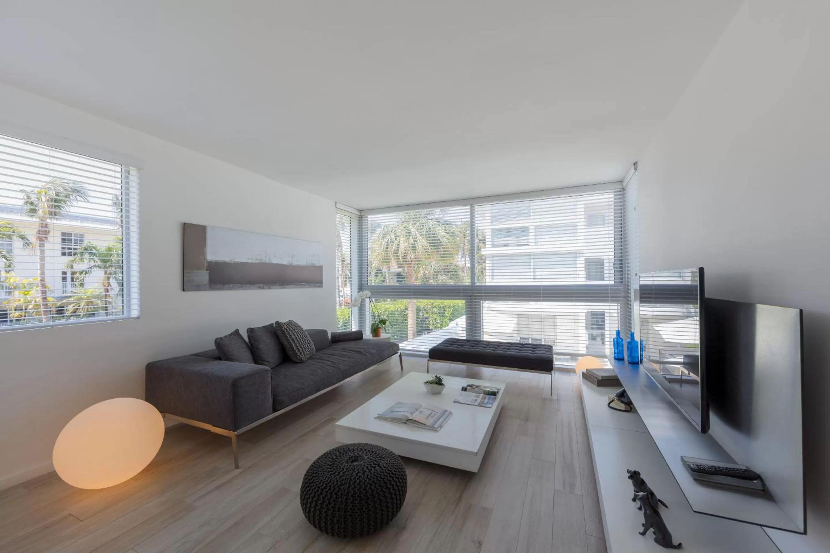 Living room in Beach Haus Key Biscayne Contemporary Apartments