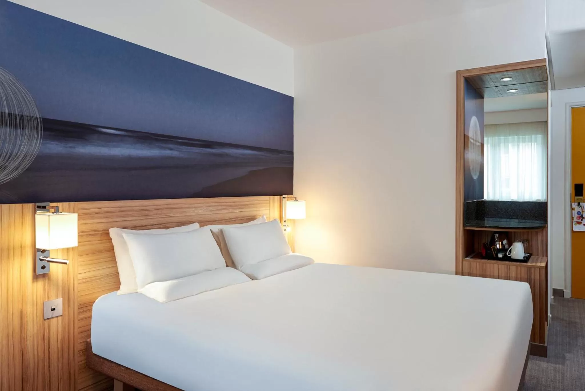 Bedroom, Bed in Novotel London Stansted Airport