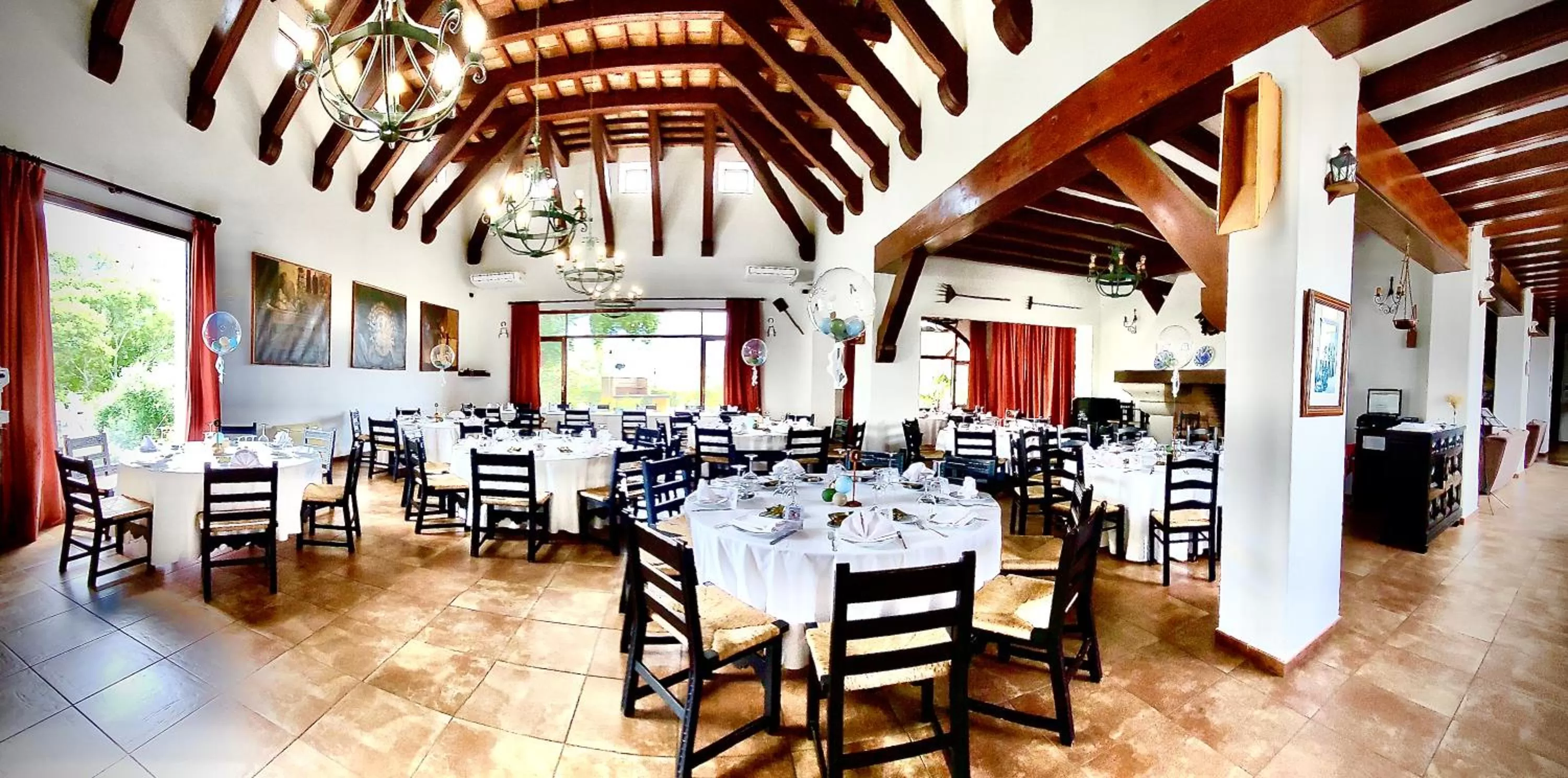 Restaurant/places to eat in Hotel Tugasa Las Truchas