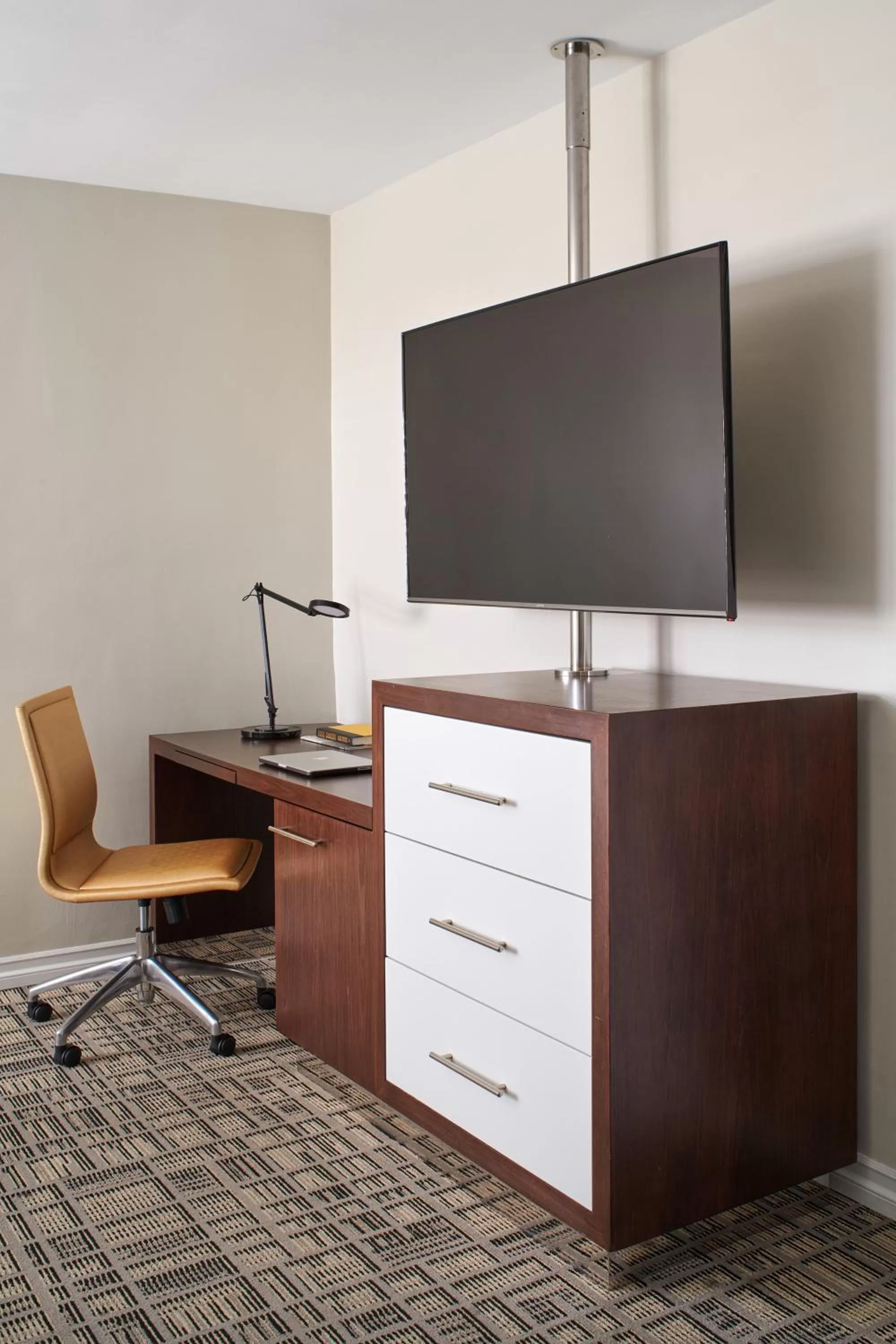 TV and multimedia in Hotel Ziggy On Sunset