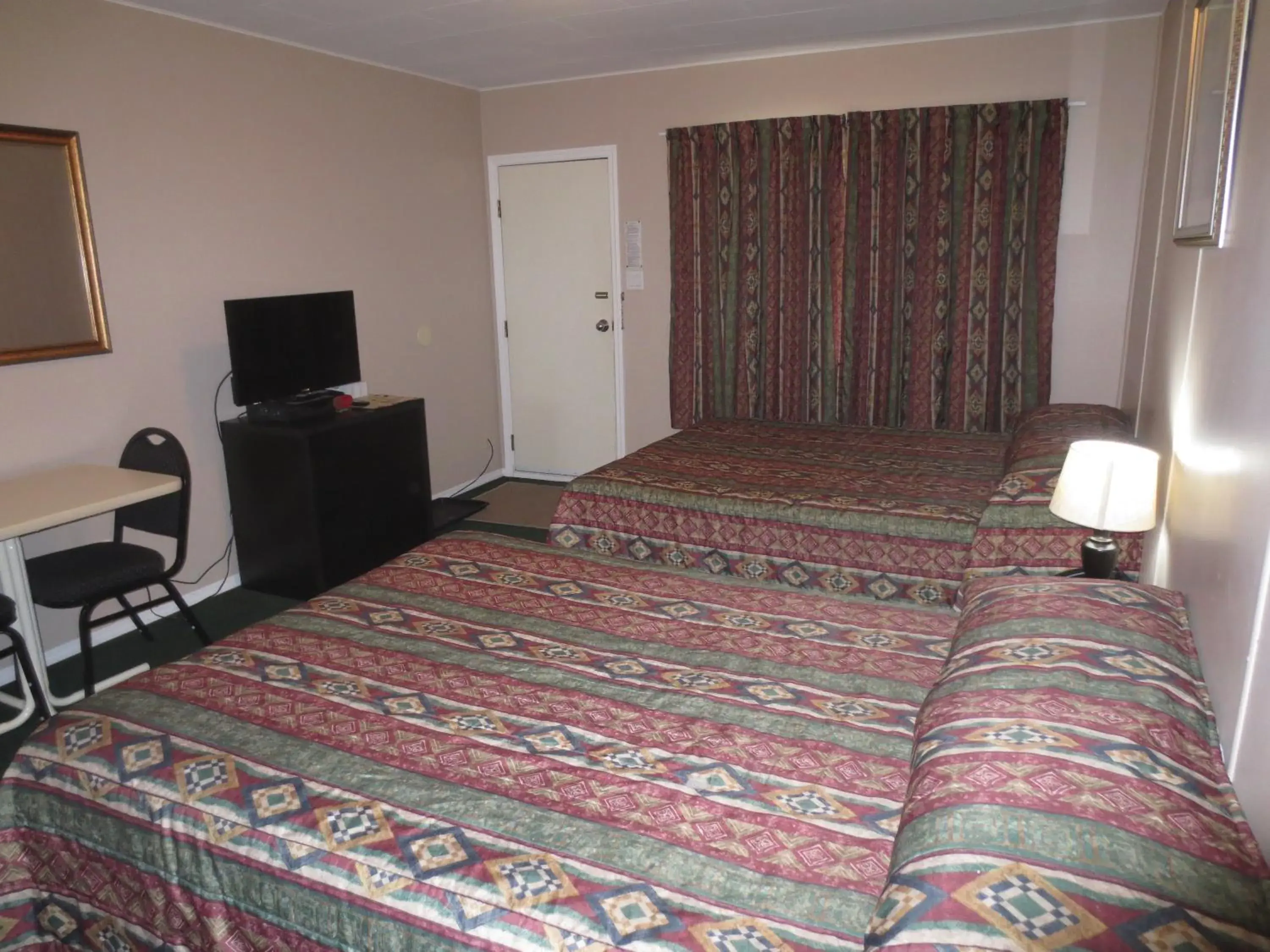 Superior Quadruple Room in Overlander Motel Superior Quadruple Room in Overlander Motel