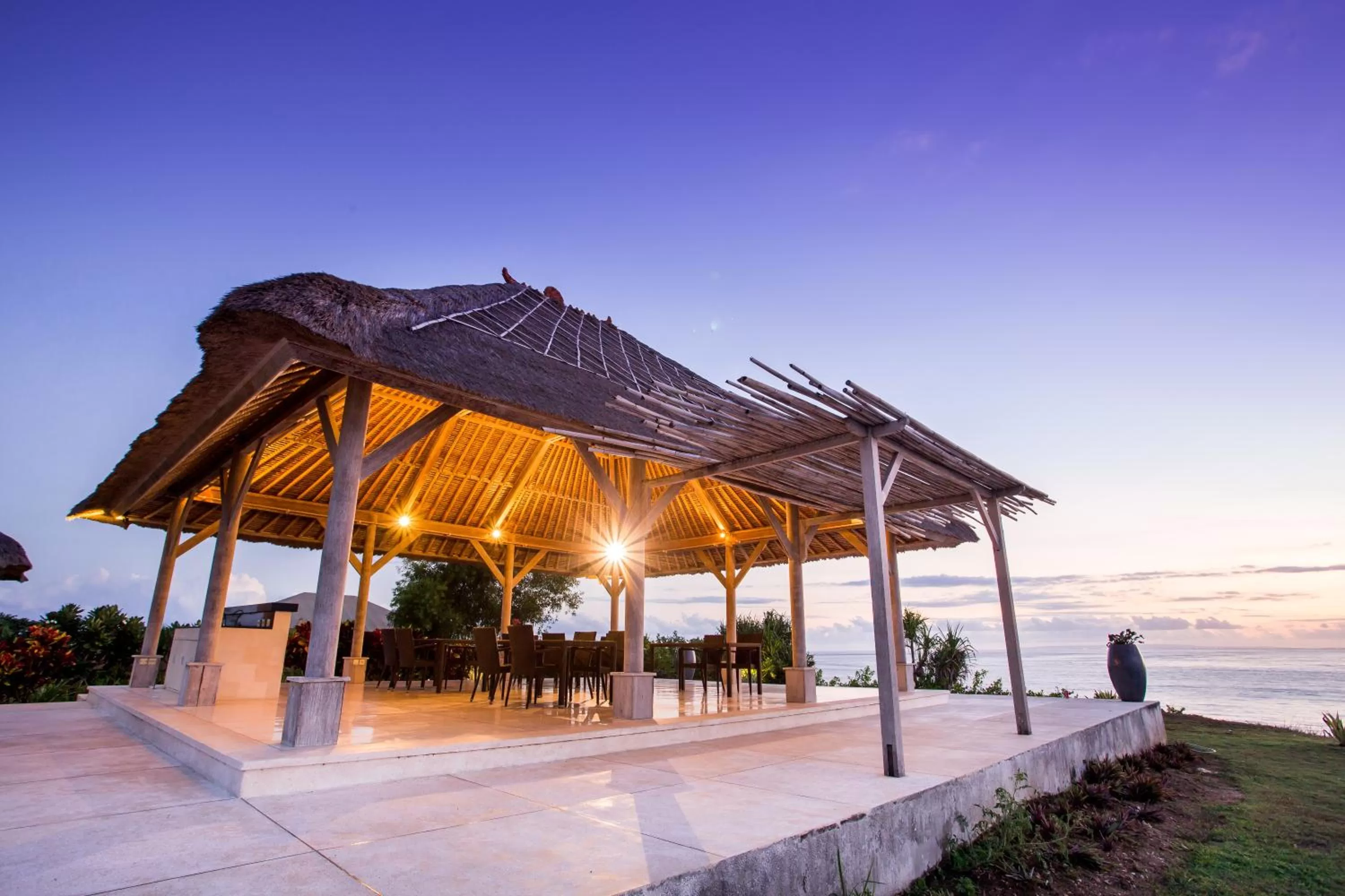 Restaurant/places to eat, Sunrise/Sunset in The Point Resort Lembongan