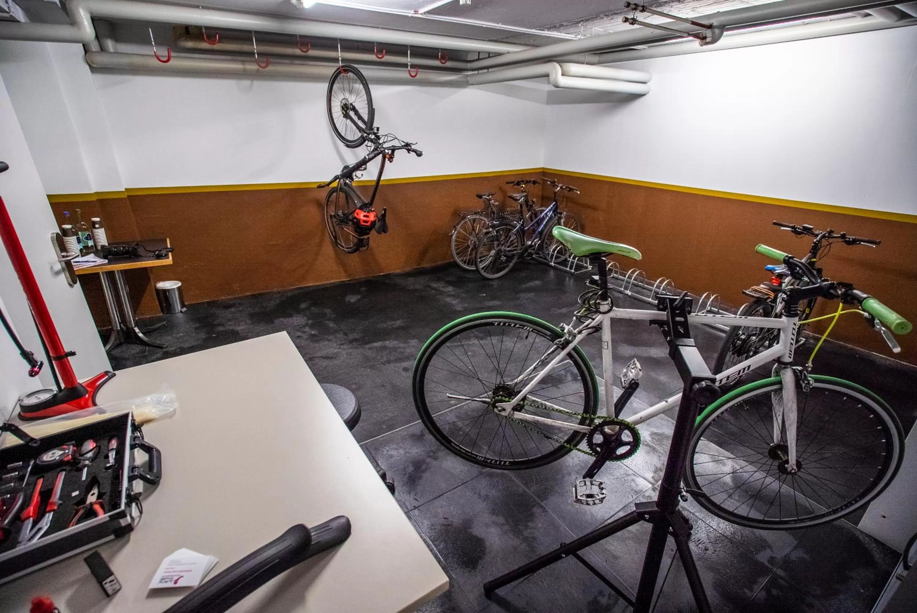 Spring in GLANDON Rooms Elite