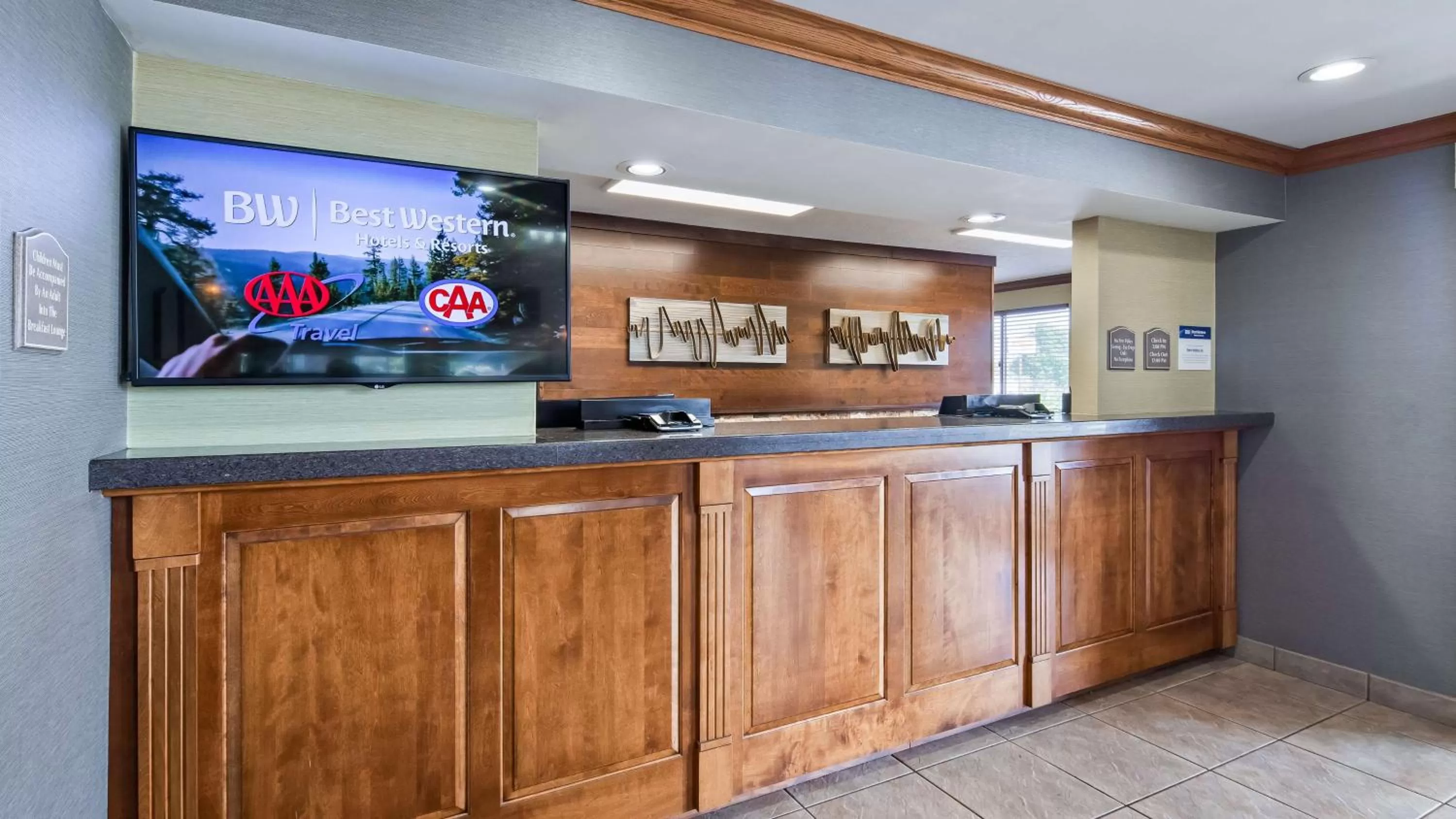 Lobby or reception in Best Western Plus North Canton Inn & Suites