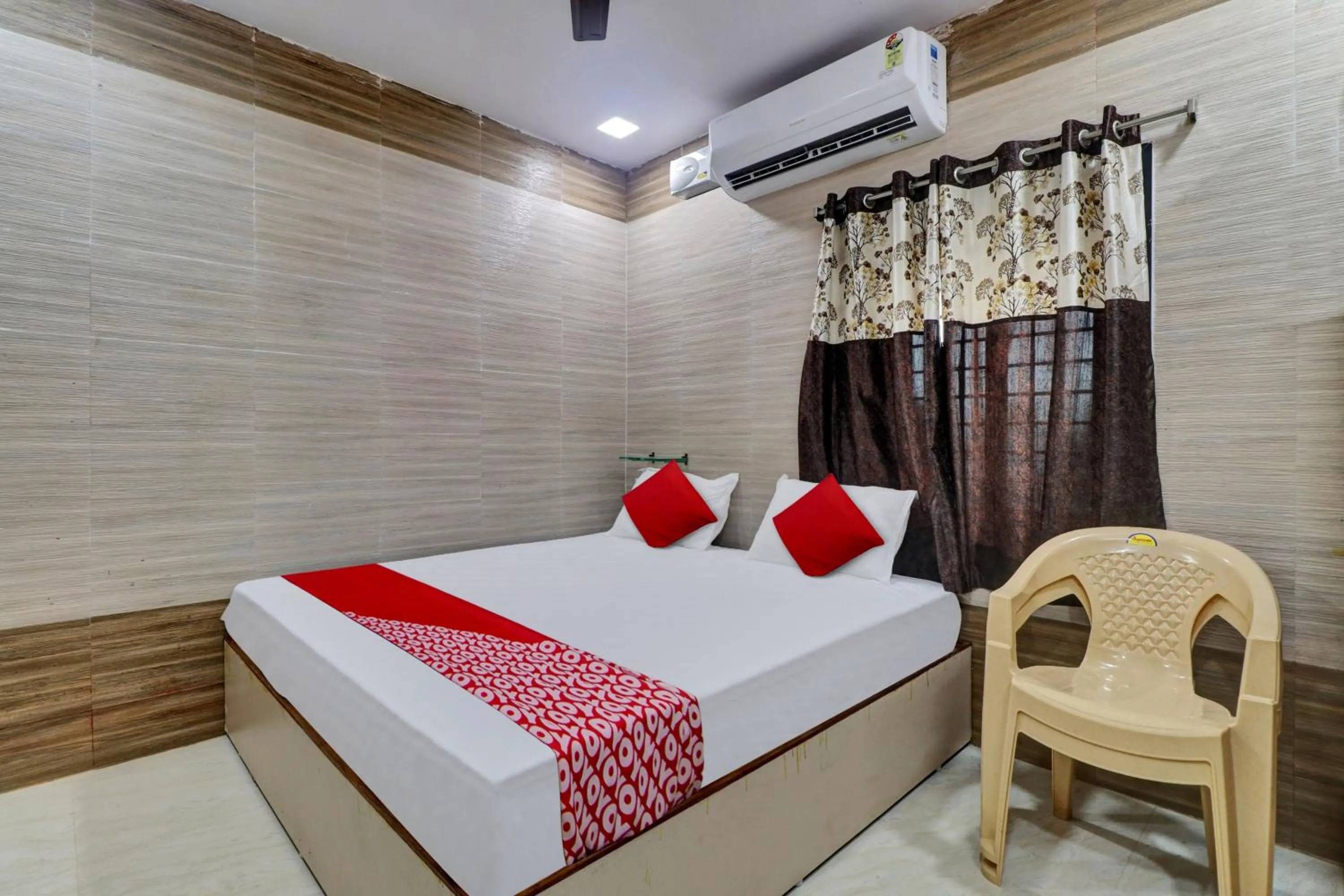 Bedroom, Bed in Hotel Vallabha Residency