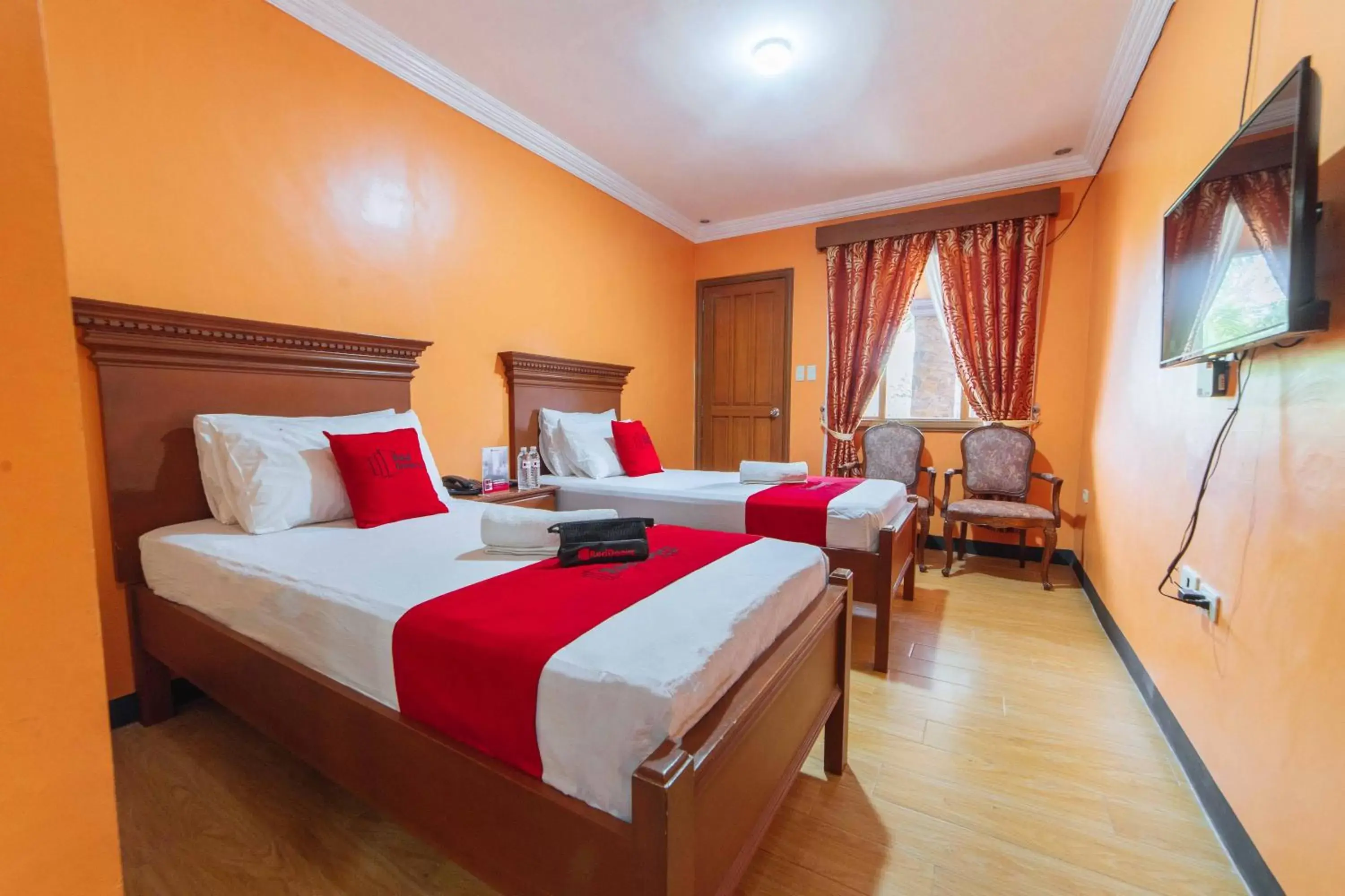 Standard Twin Room in RedDoorz Plus @ Starhomes Olivianville Standard Twin Room in RedDoorz Plus @ Starhomes Olivianville