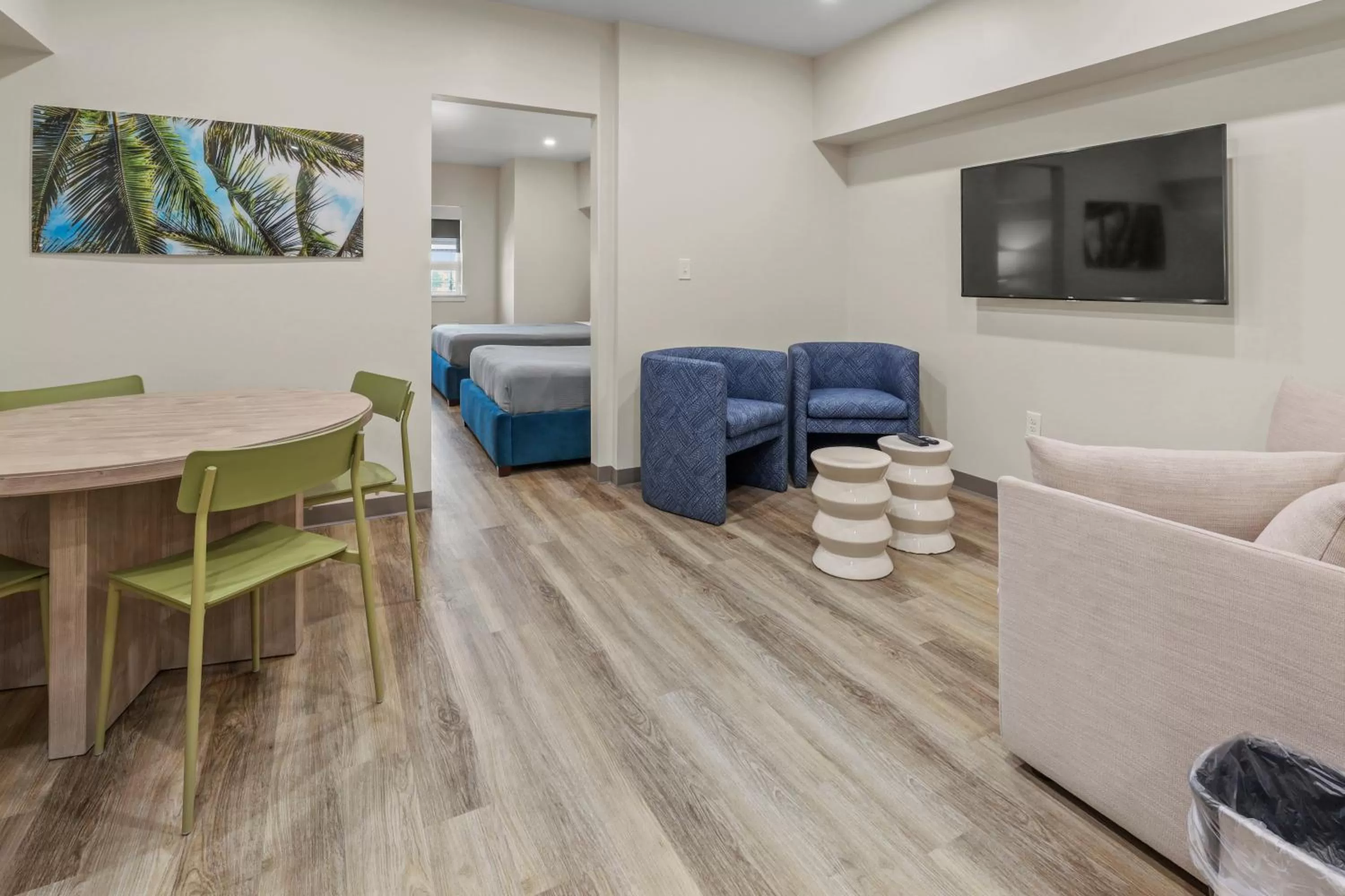 Communal lounge/ TV room in Seaport Suites