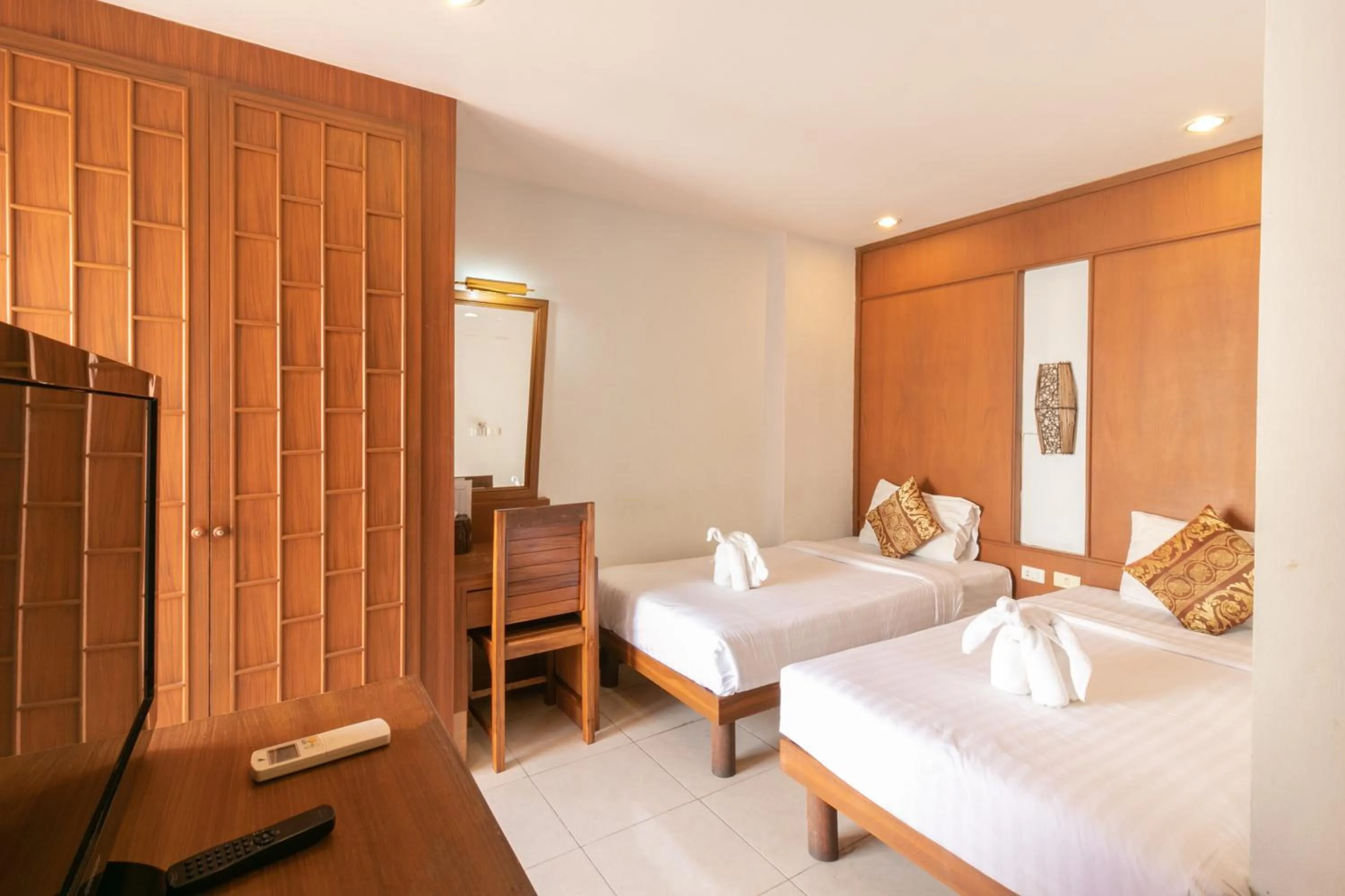 Bedroom, Bed in Lotus Hotel Patong