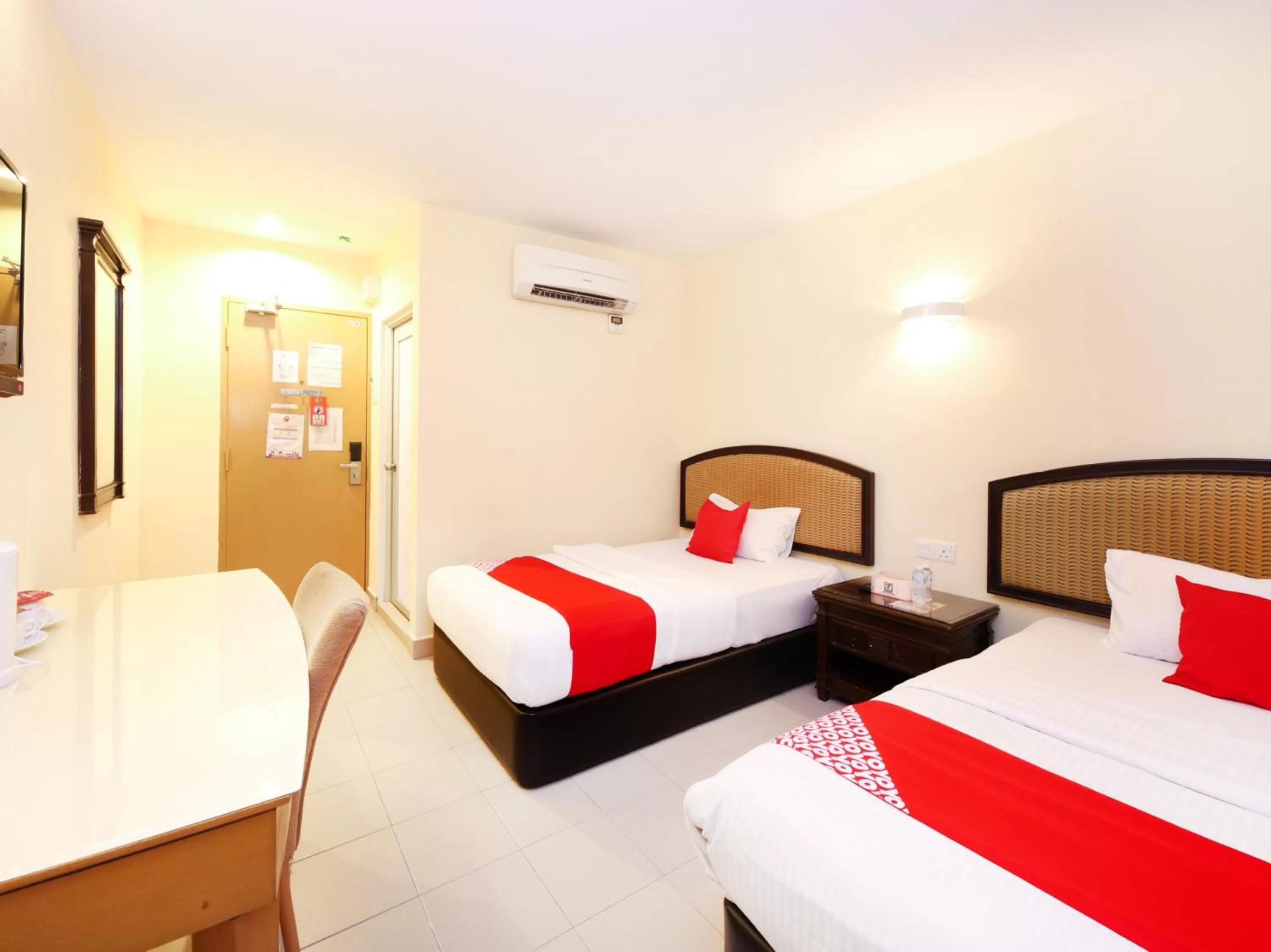 Bedroom in Super OYO 635 Seven Days Hotel