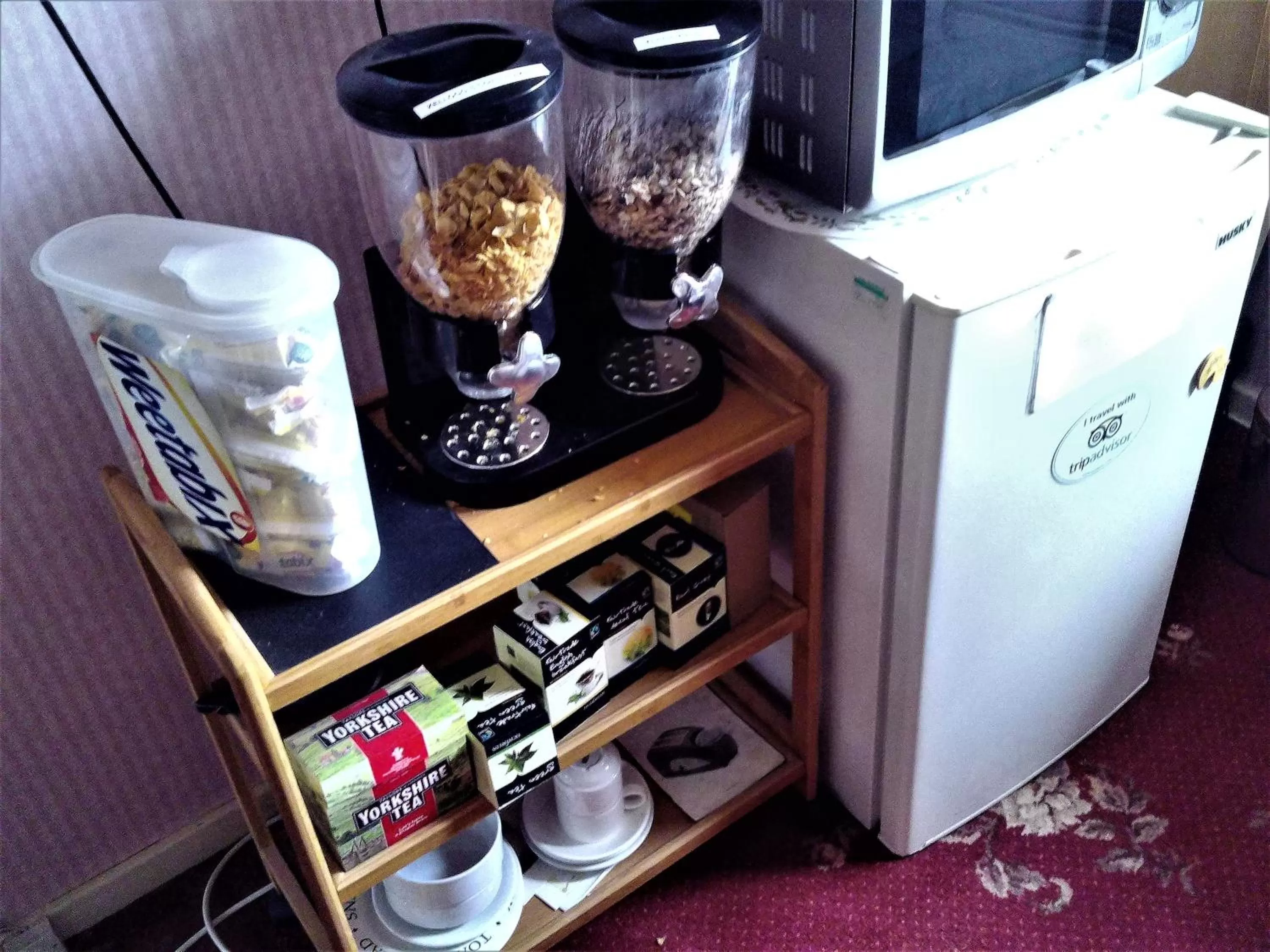 Breakfast in Mike & Carolyn Ball B&B