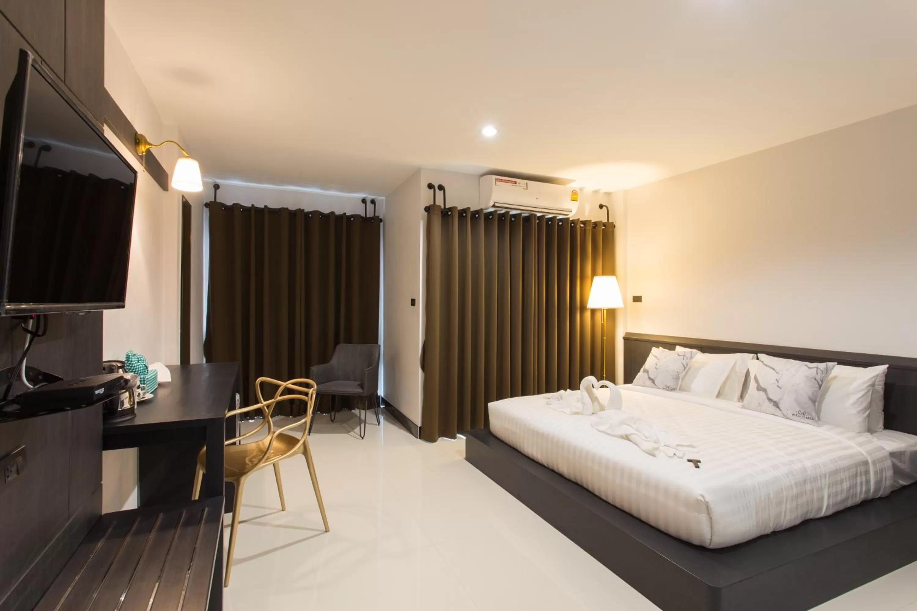 Bed in Well Timed Hotel