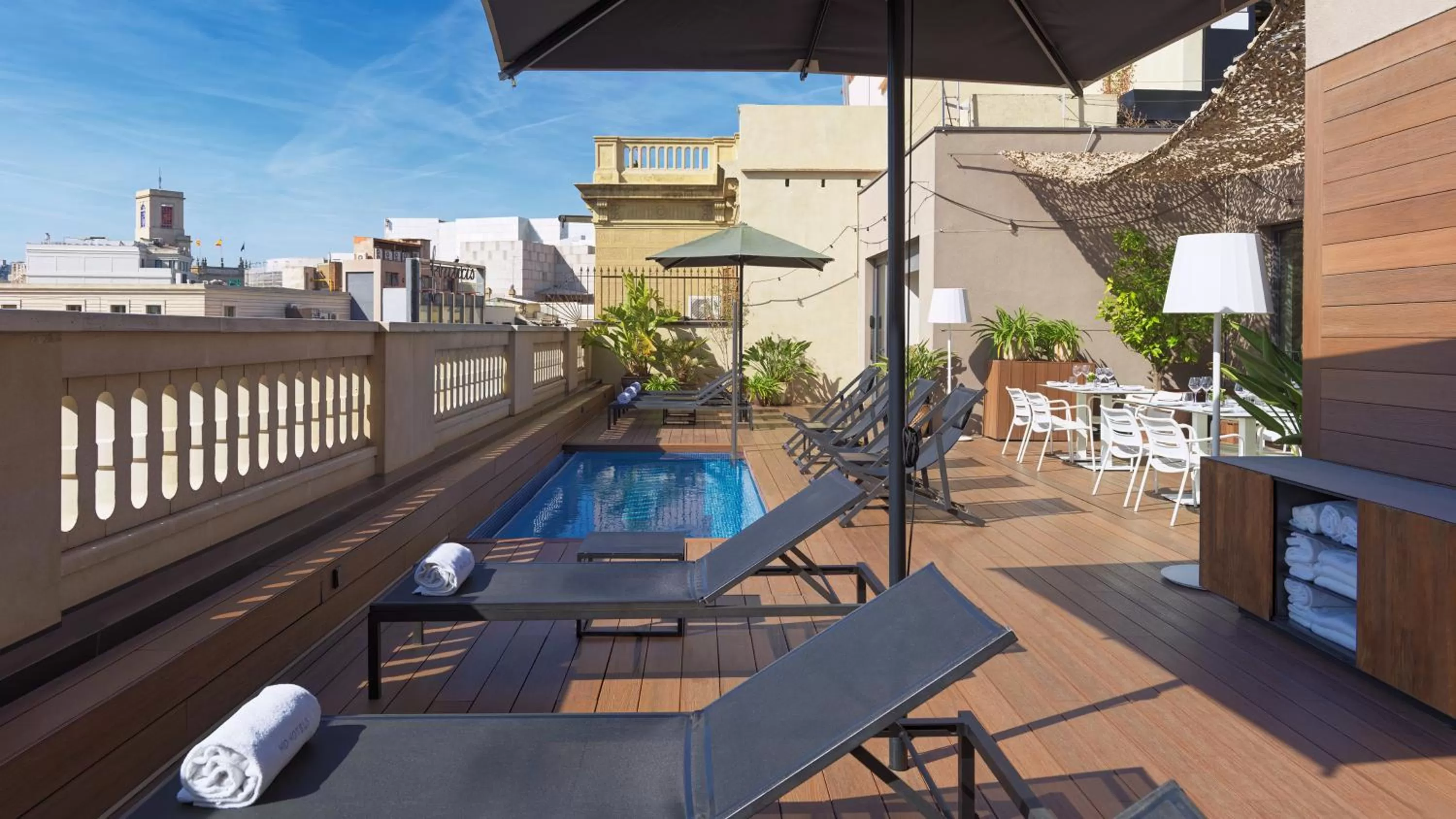 Restaurant/places to eat in H10 Urquinaona Plaza