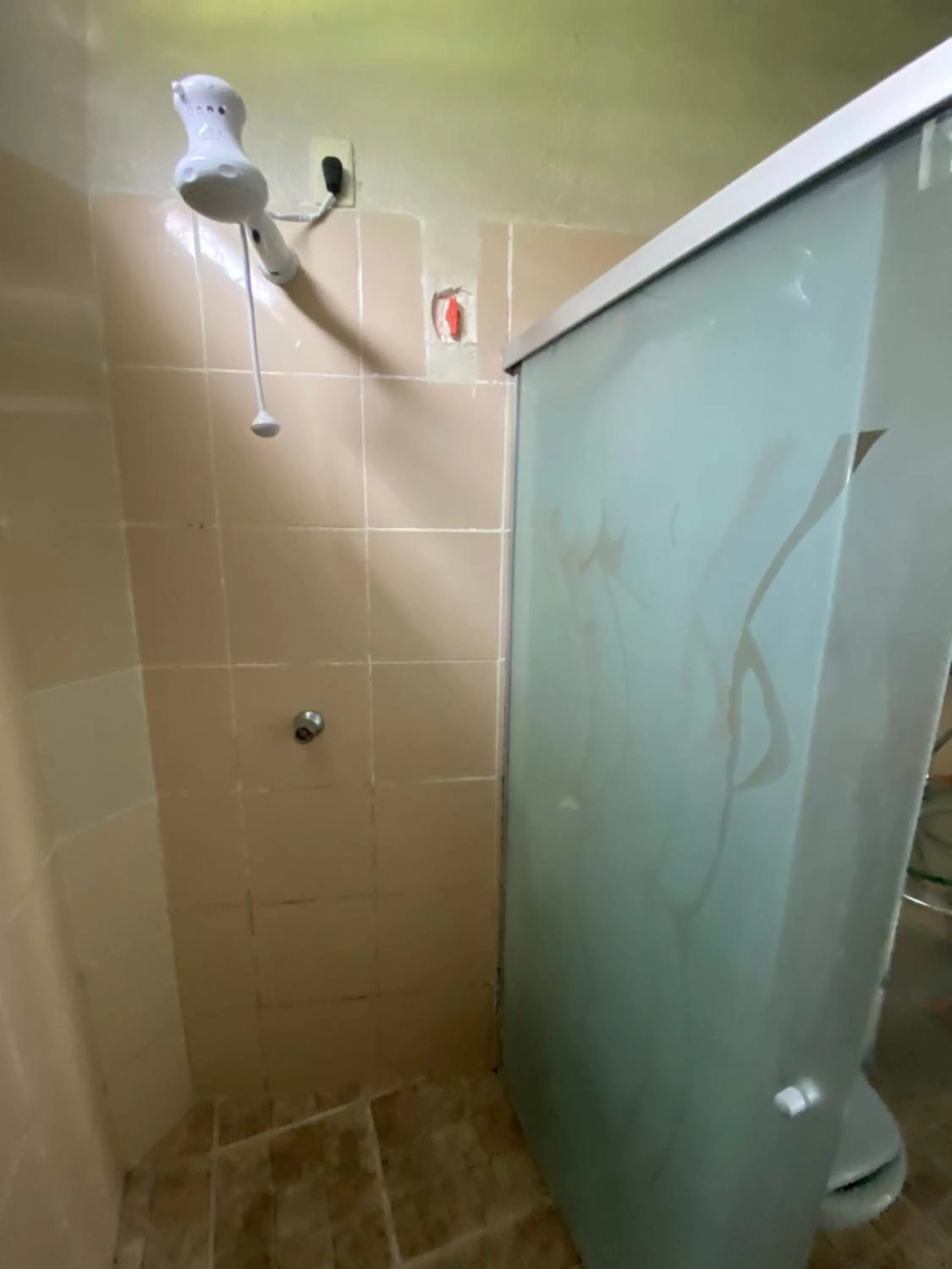 Shower, Bathroom in Pousada Hostal Iracema