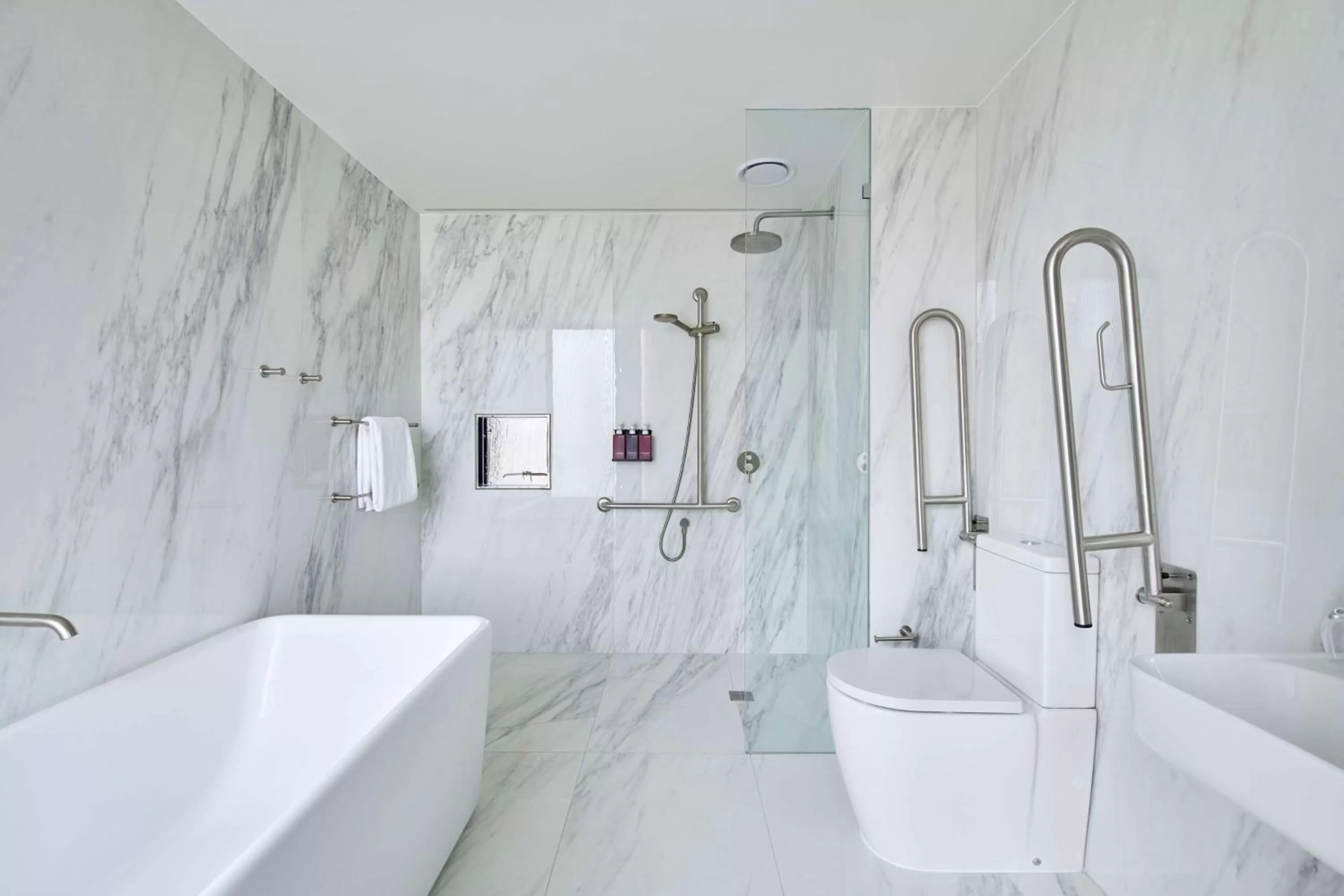 Bathroom in Quincy Hotel Melbourne