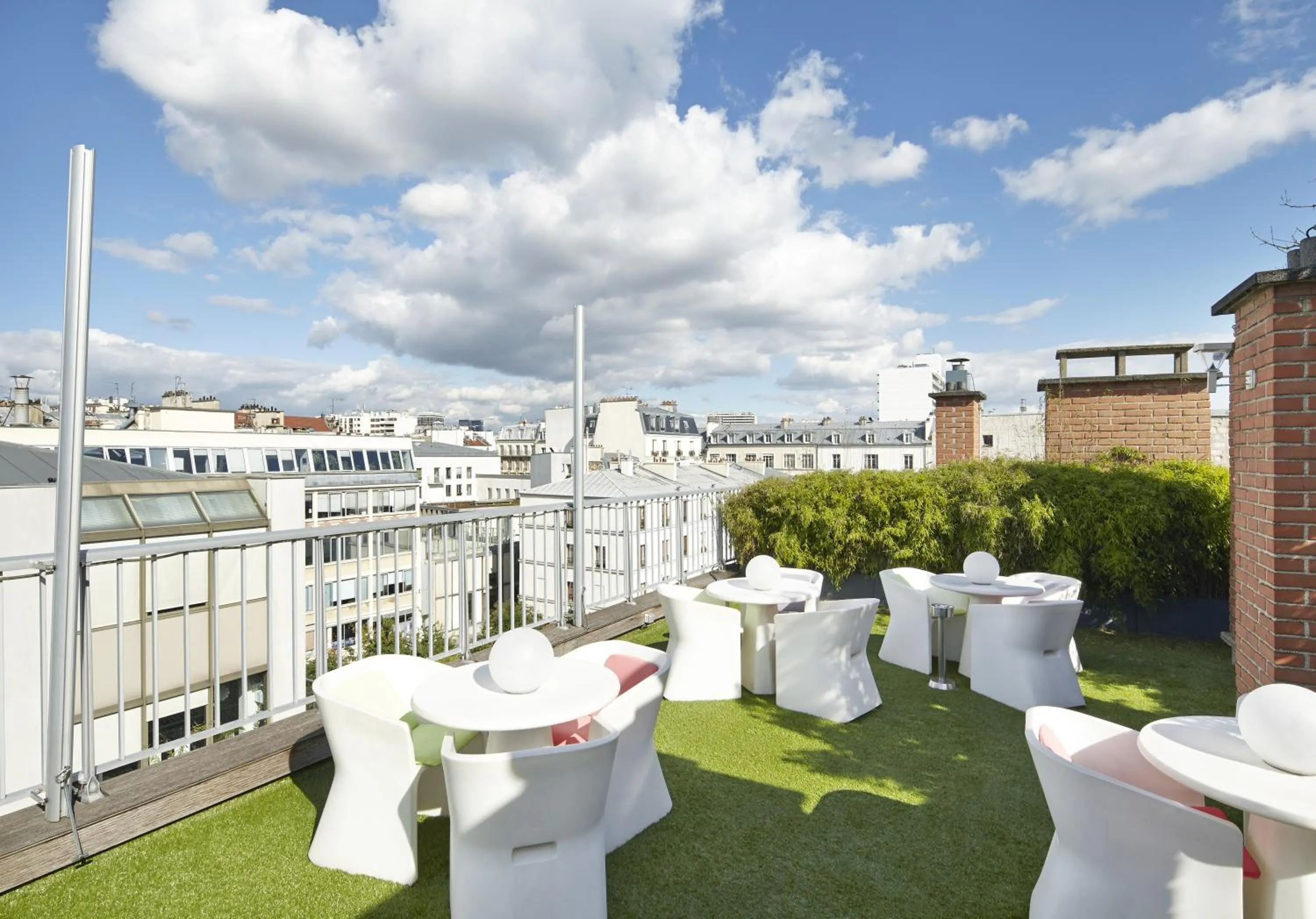 Patio in Mercure Paris Bastille Saint Antoine