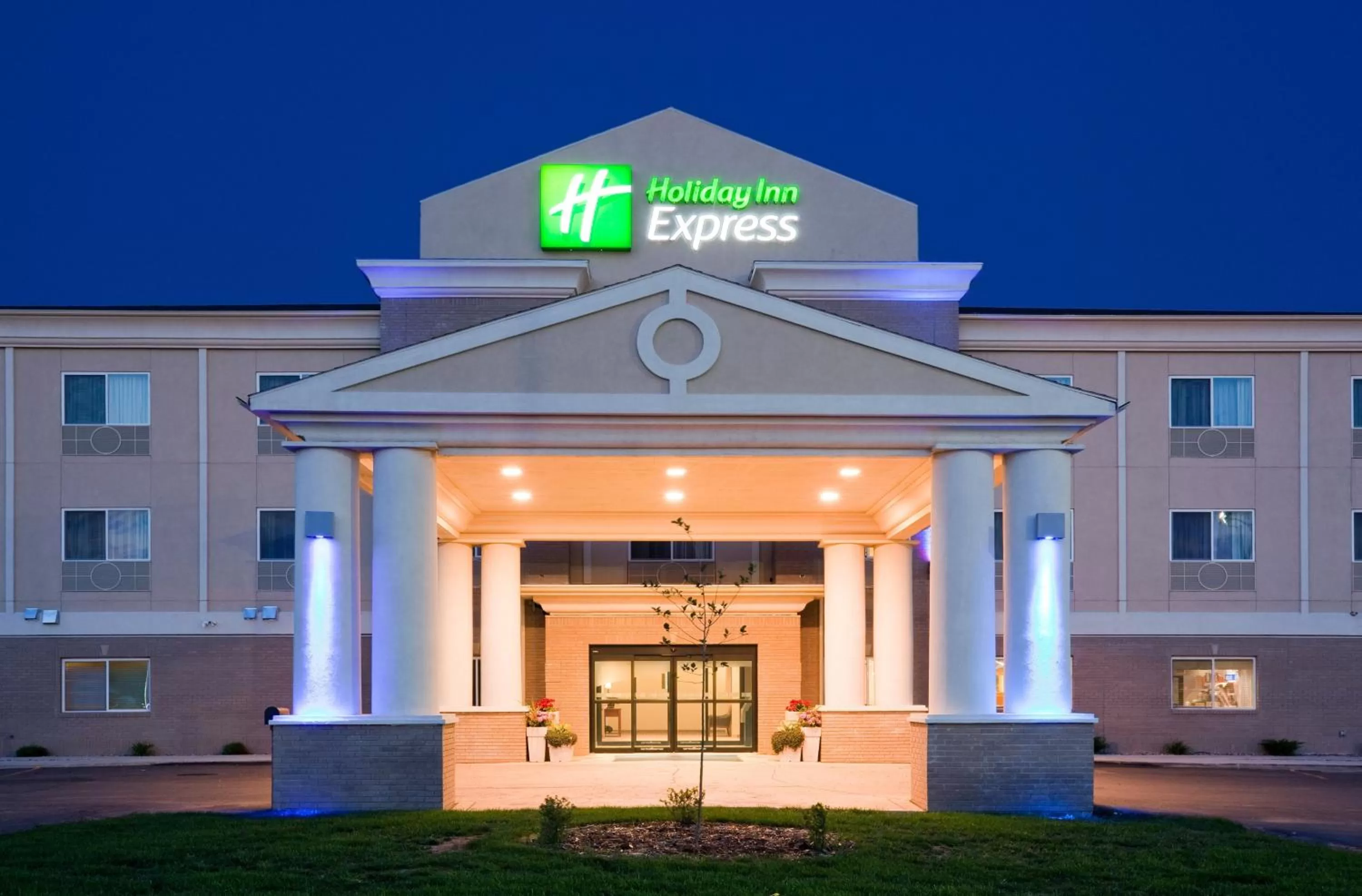 Property building in Holiday Inn Express Devils Lake by IHG