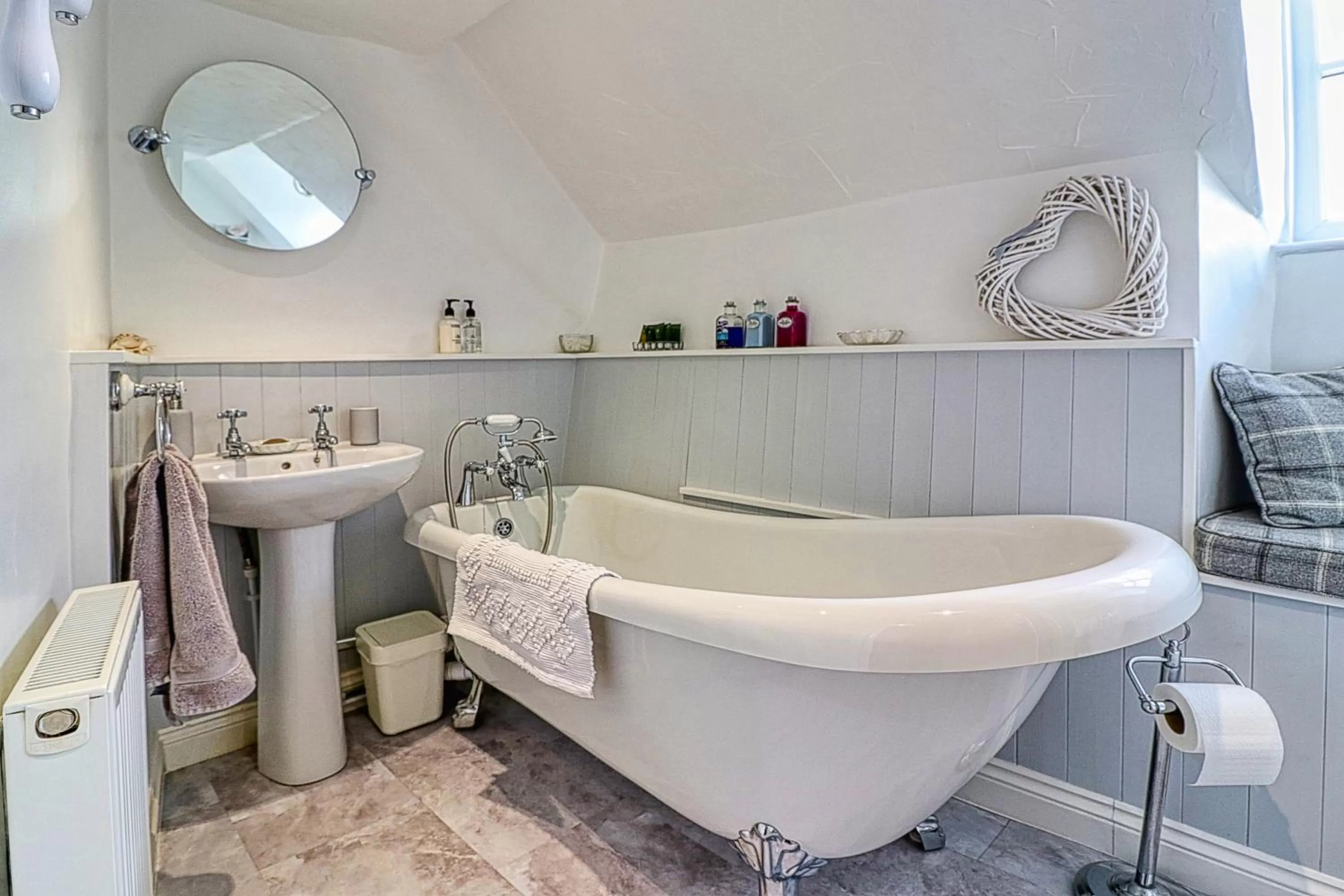 Bathroom in The Old Bookshop